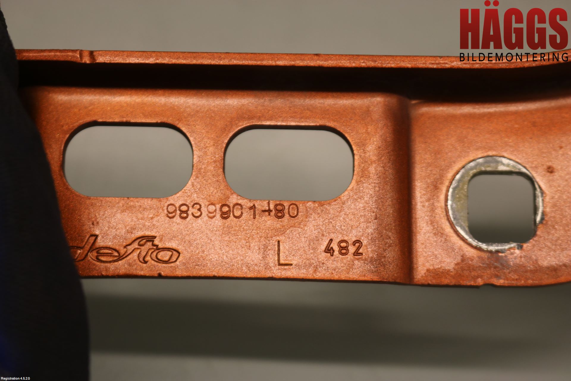 Peugeot 2008/E-2008 20- Huvgångjärn