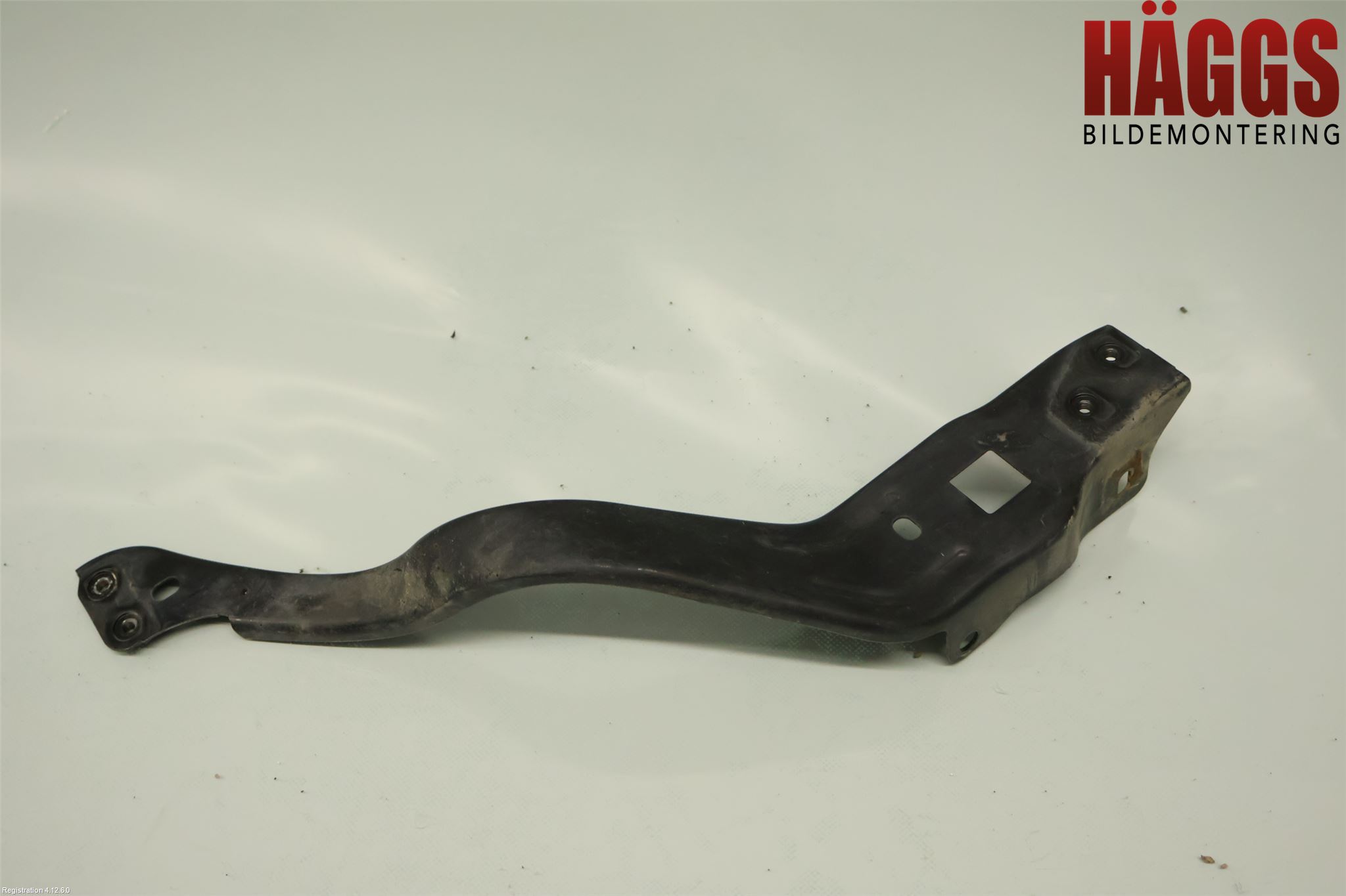 Mercedes-Benz MB E-KLASS (W212) 09-16 Frontplåt