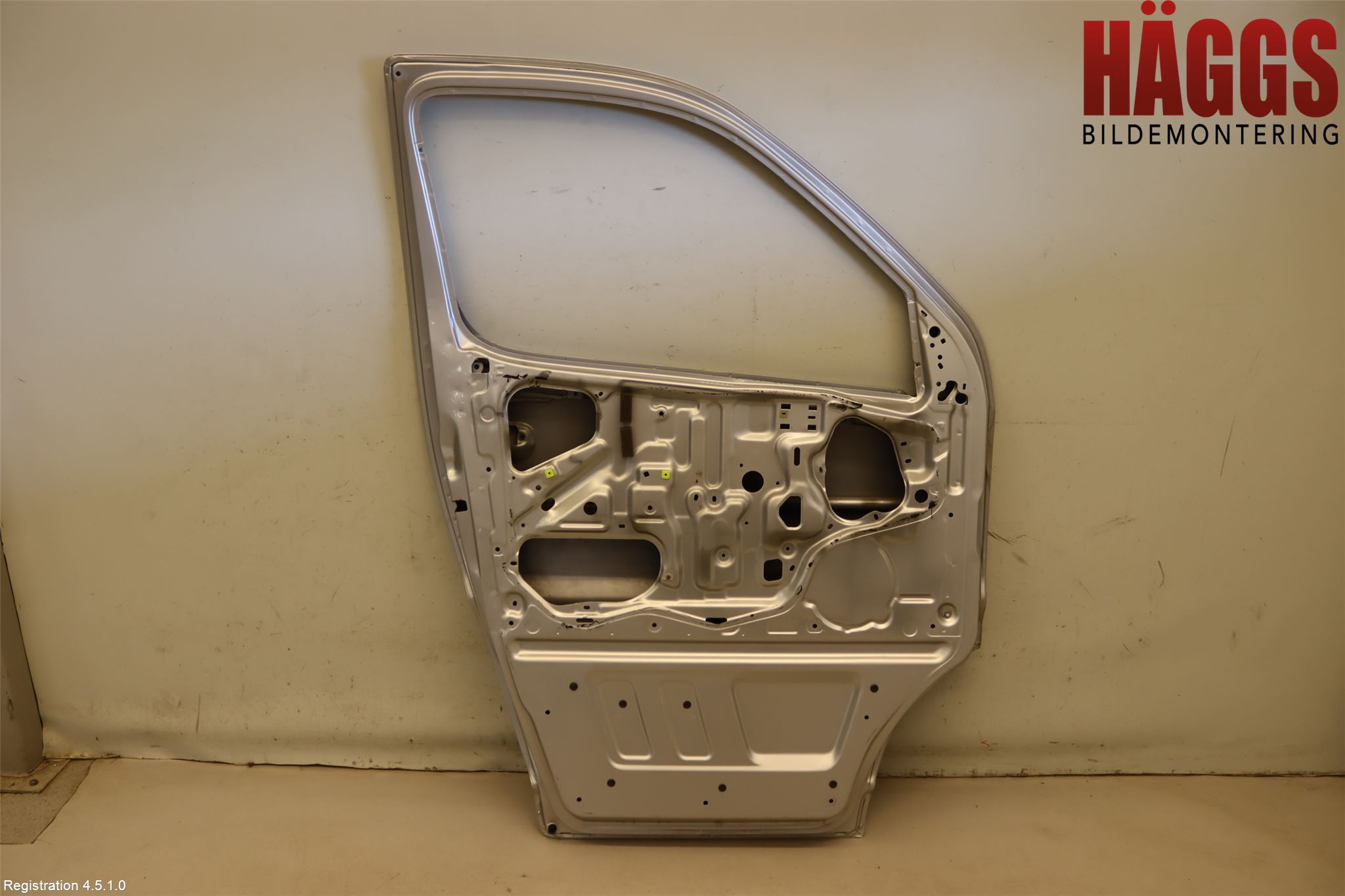 Toyota HI-ACE 06-12 Dörr Fram Vänster