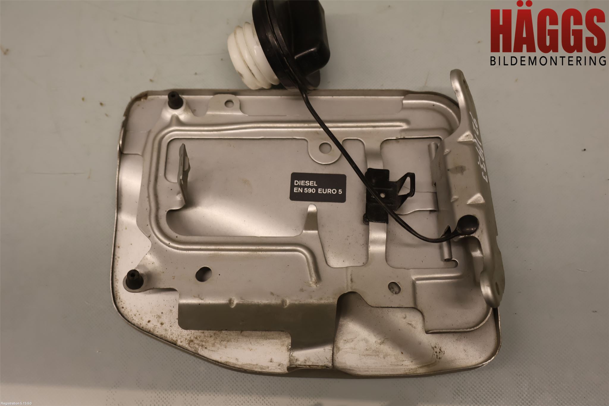 Nissan NP300 Tanklucka