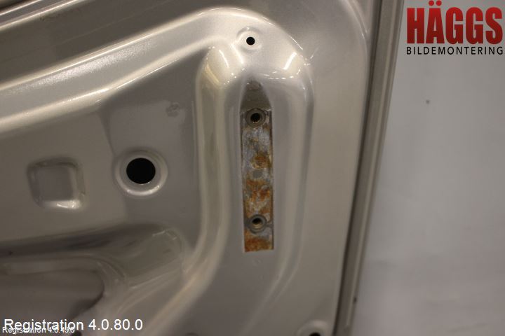 Toyota AVENSIS 03-06 Baklucka (Ej Med Ruta)