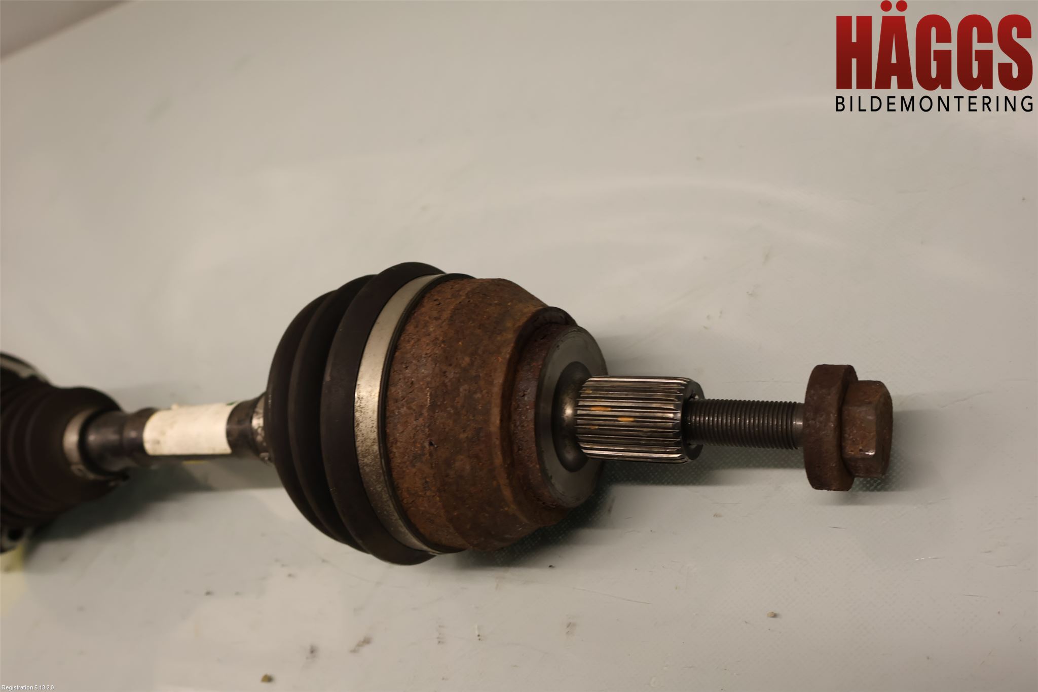 Volkswagen VW AMAROK 2H 10-22 Drivaxel Fram Vänster