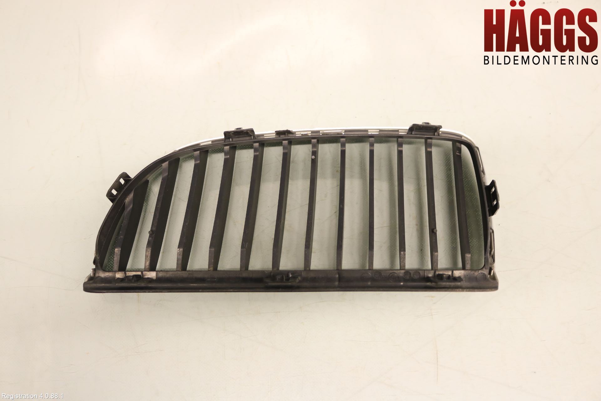 BMW 3 E90/91 SED/TOU 05-12 Grilldel Höger