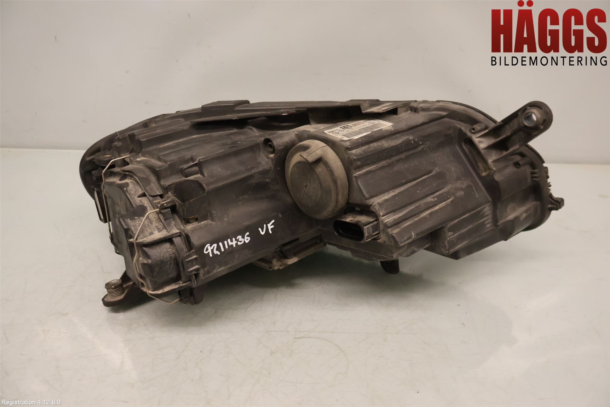 Volkswagen VW PASSAT 11-14 Strålkastare Vänster