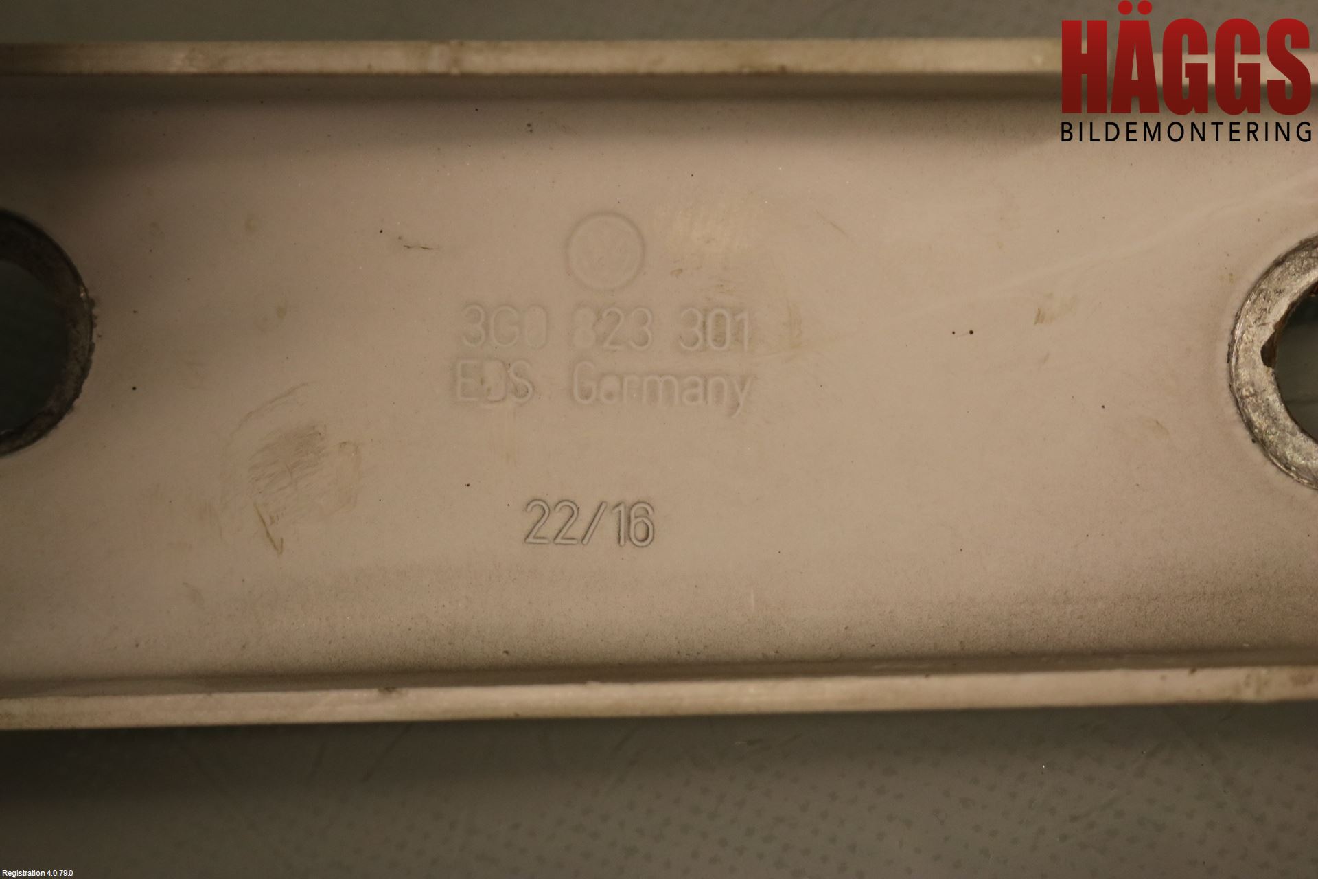 Volkswagen VW PASSAT 15-19 Huvgångjärn