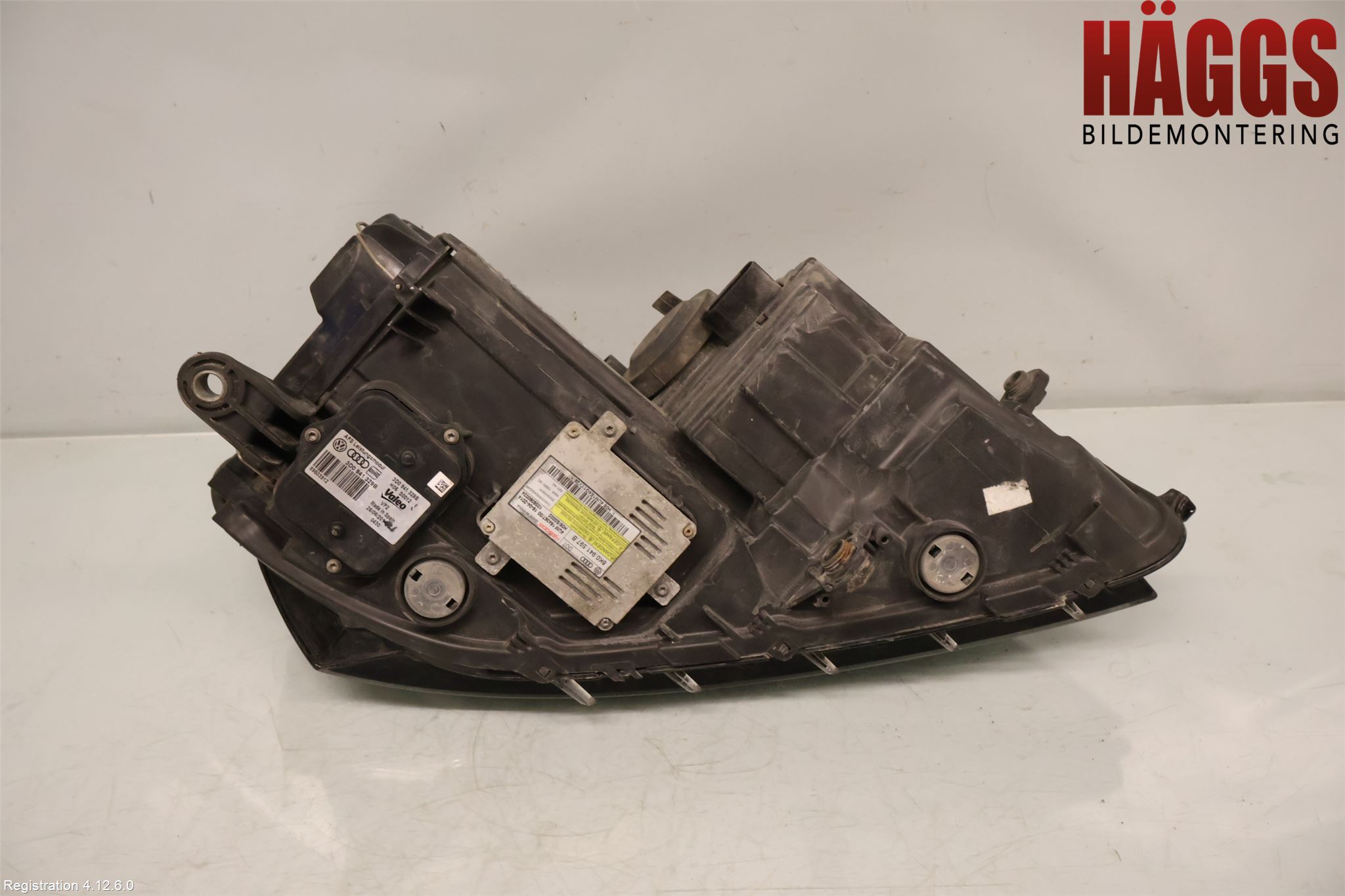 Volkswagen VW PASSAT 11-14 Strålkastare Vänster