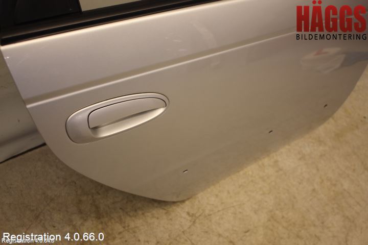 Toyota AVENSIS 98-02 Dörr Bak Höger