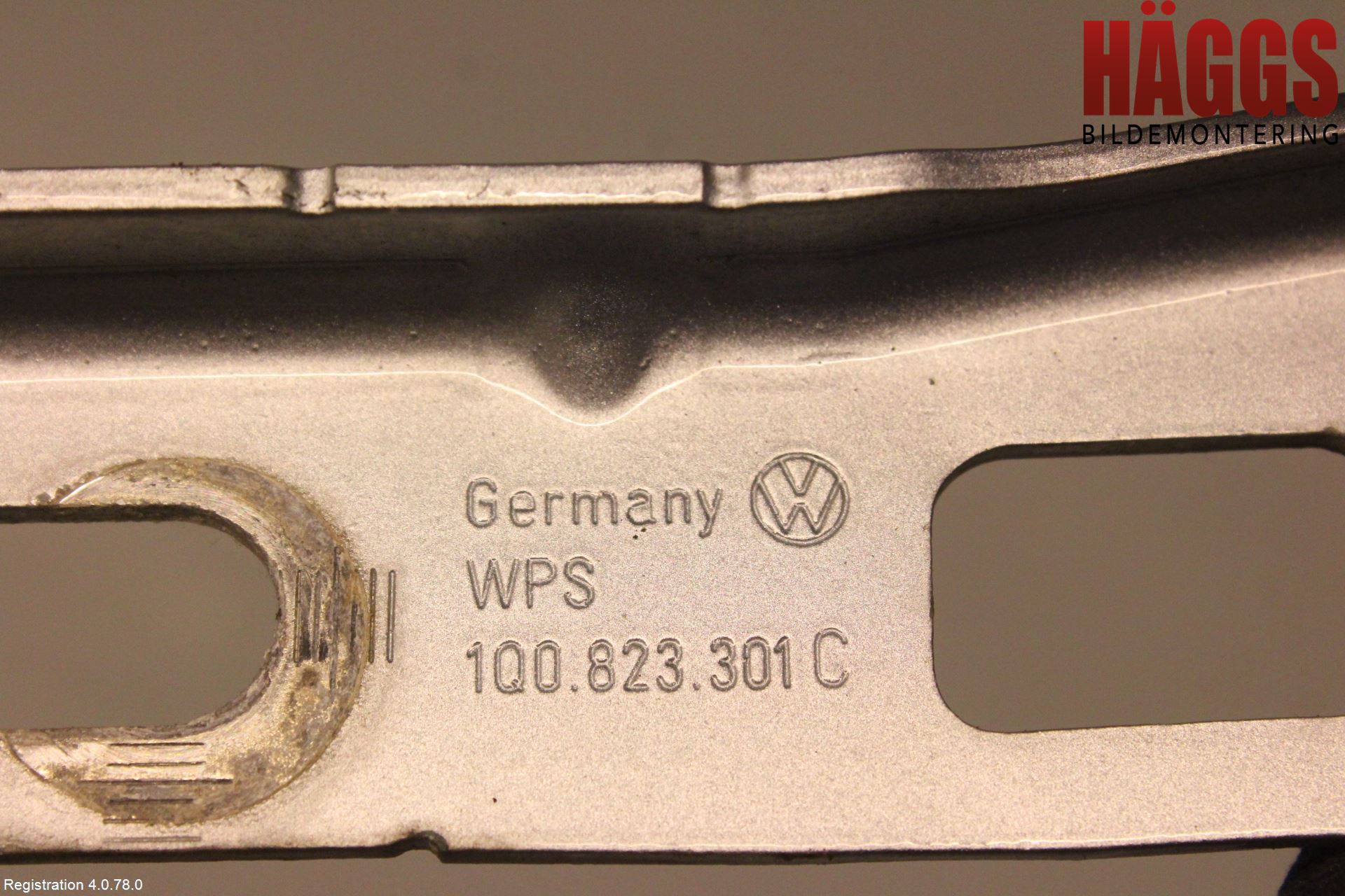 Volkswagen VW EOS  06-10 Huvgångjärn