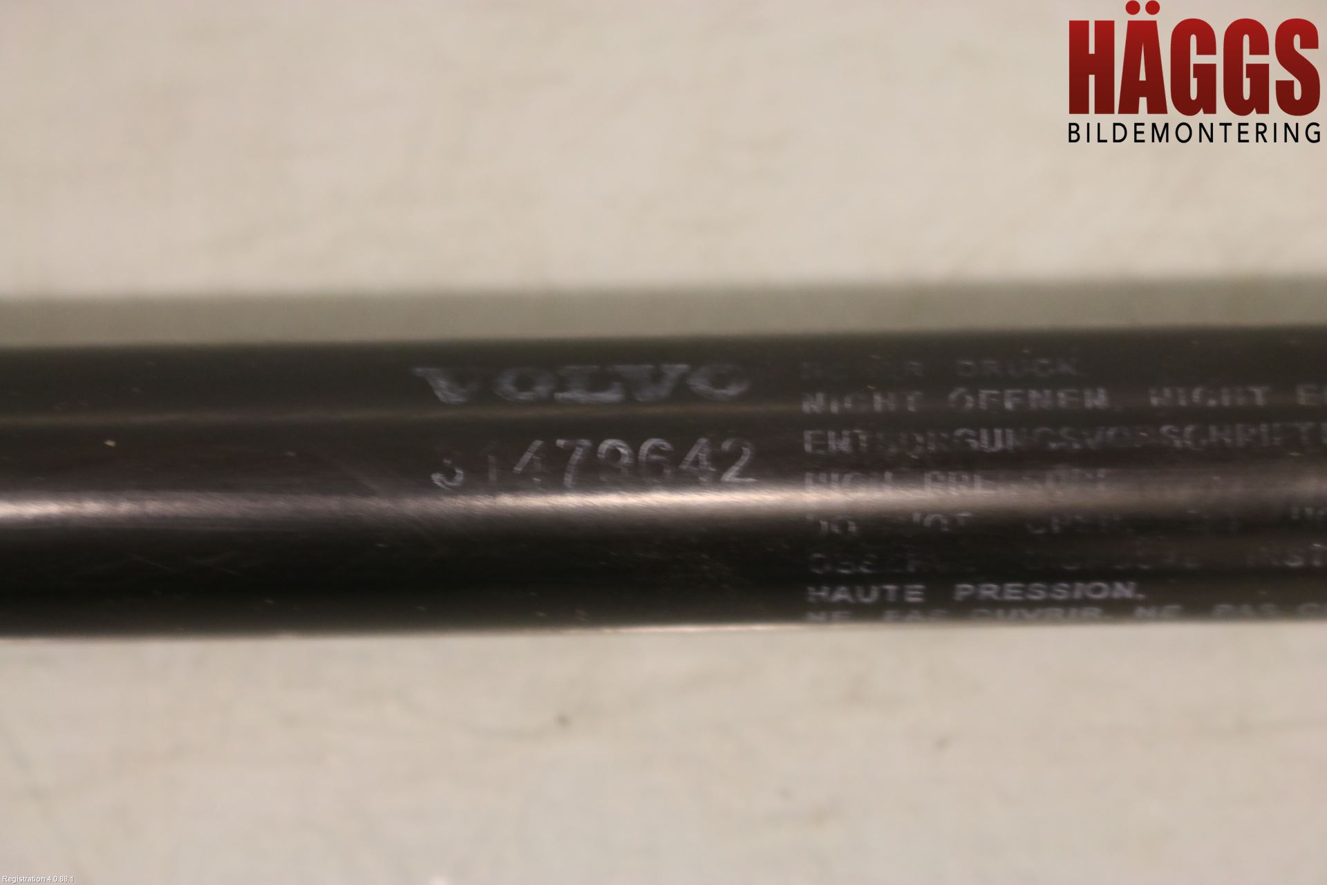 Volvo V90 17->> Gasfjäder Motorhuv