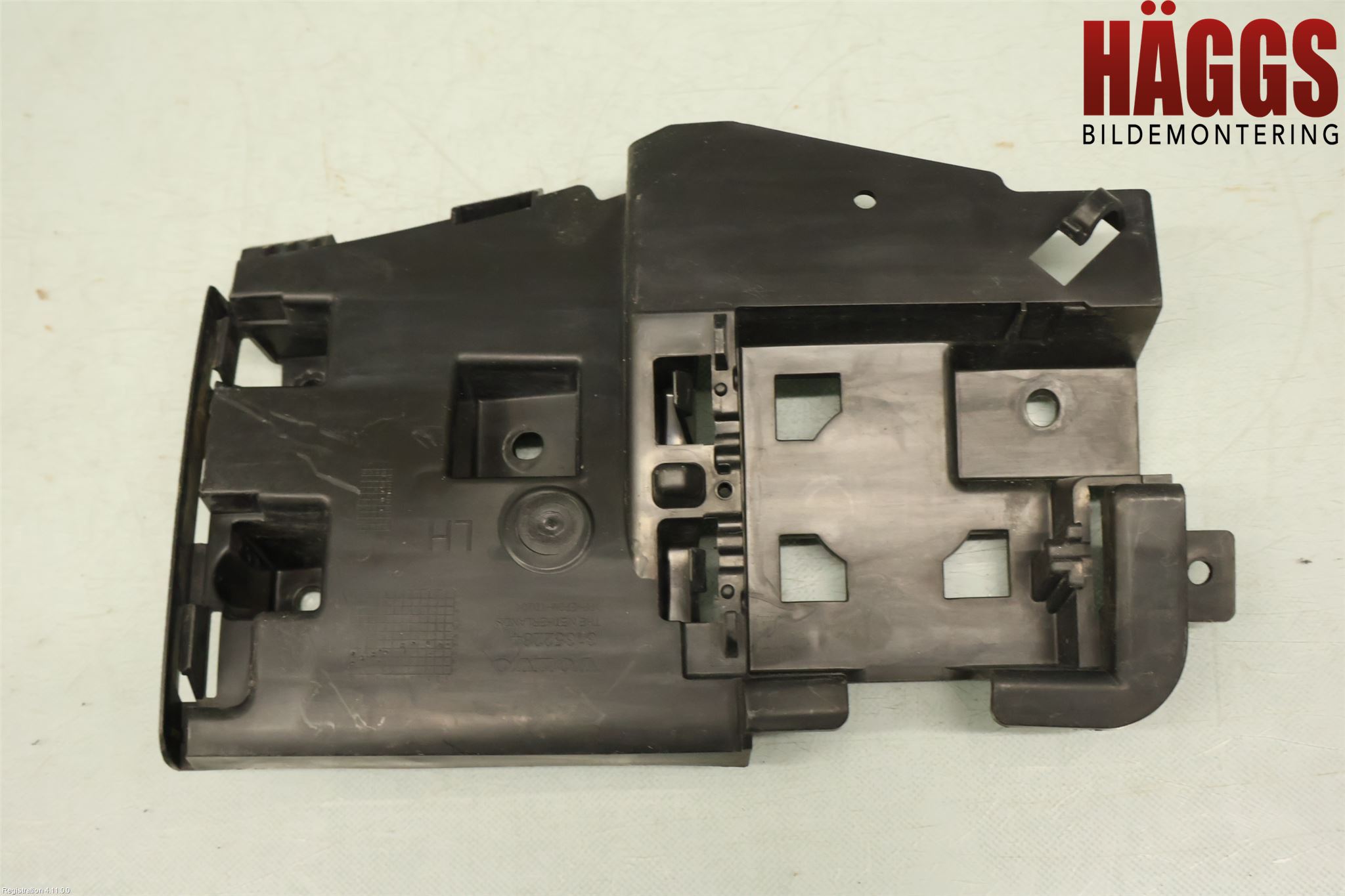 Volvo V60 14-18 Stötfångarfäste Bak Vä