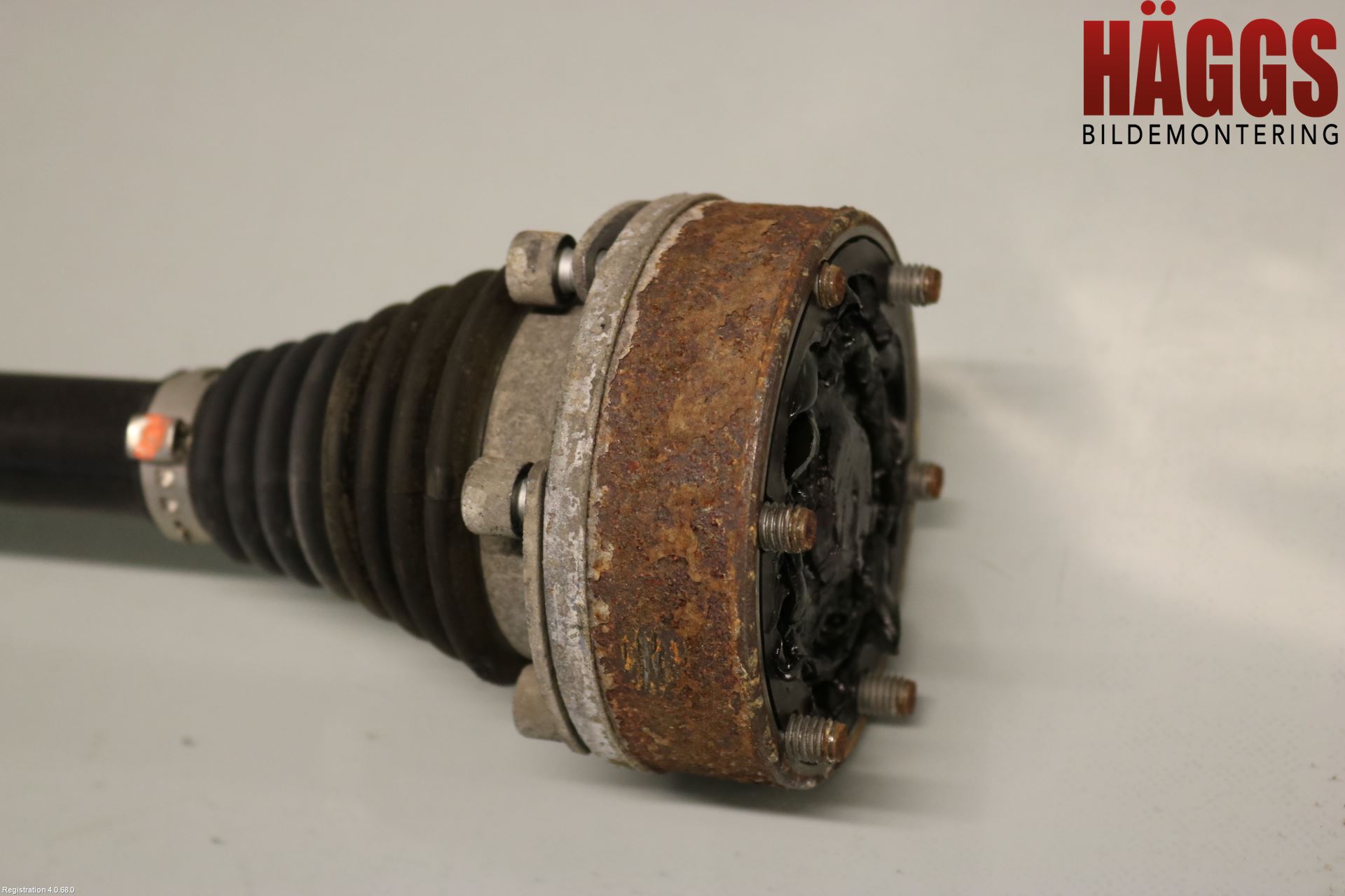 Volkswagen VW PASSAT 11-14 Drivaxel Bak Höger