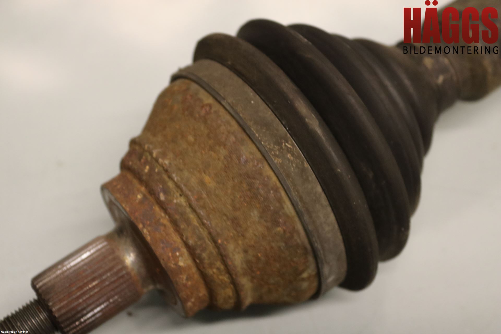 Volkswagen VW CADDY 11-15 Drivaxel Fram Höger