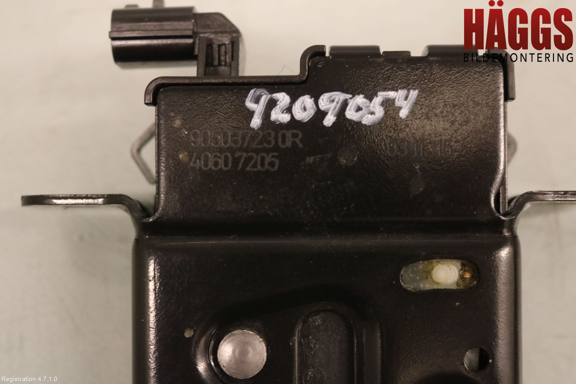 Dacia DUSTER 10-17 Låskista Baklucka