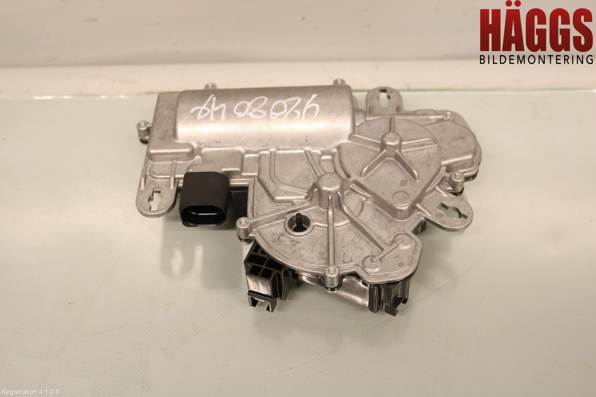 Audi A6 F2/C8 19- Bakluckeöppnare Automatisk