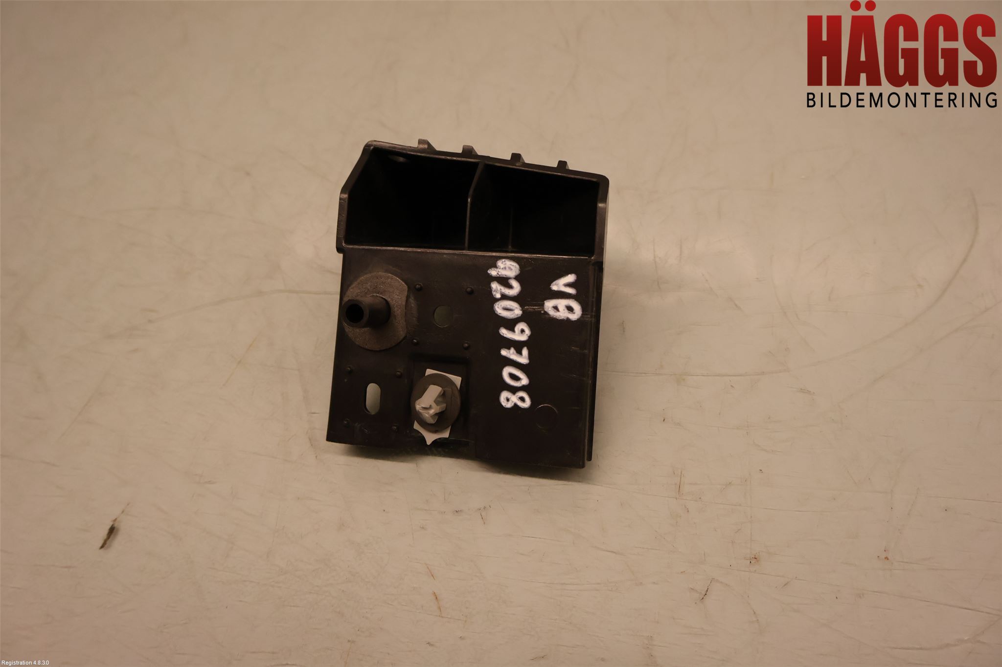 Ford KUGA 13-16 Stötfångarfäste Bak Vä