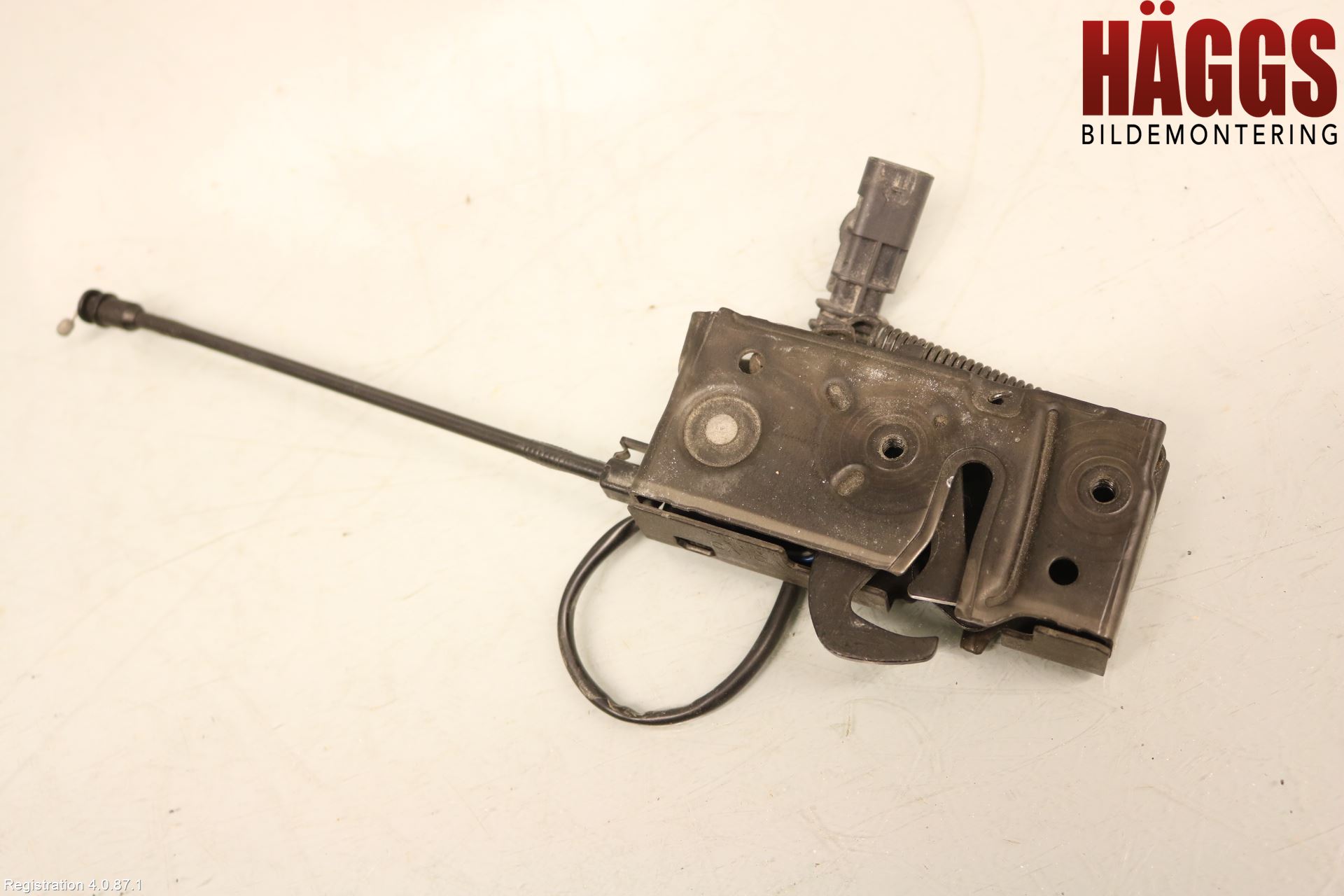 Volvo V90 17->> Huvlås