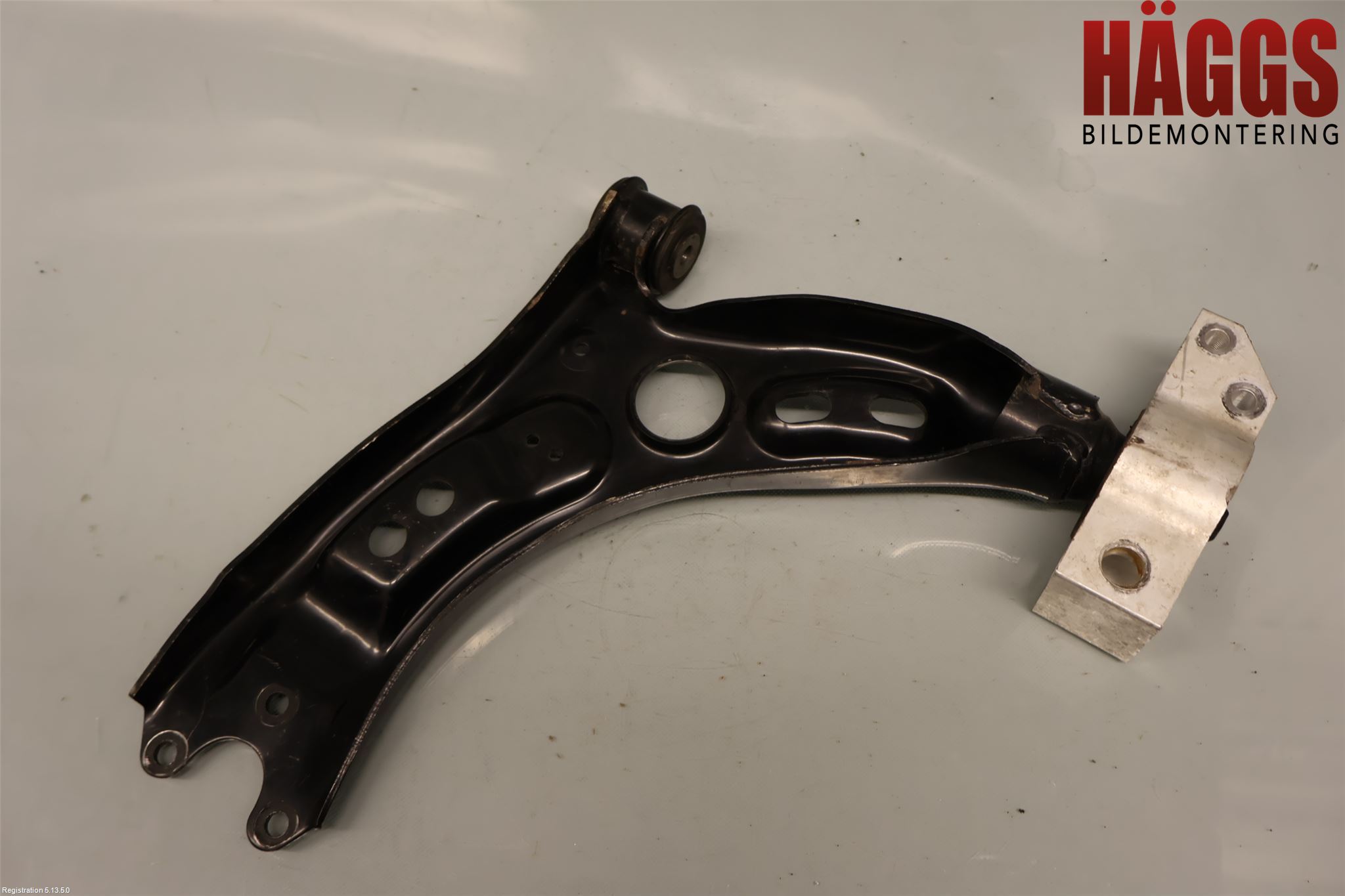 Volkswagen VW PASSAT 11-14 Bärarm Fram Undre Hö