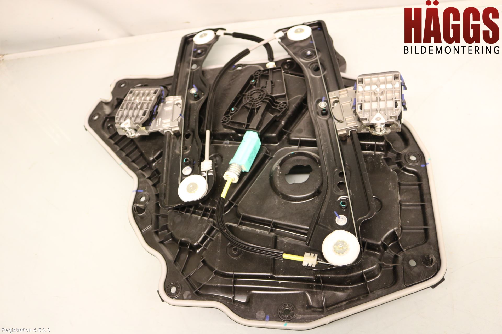 Tesla MODEL Y 21- Fönsterhissmekanism