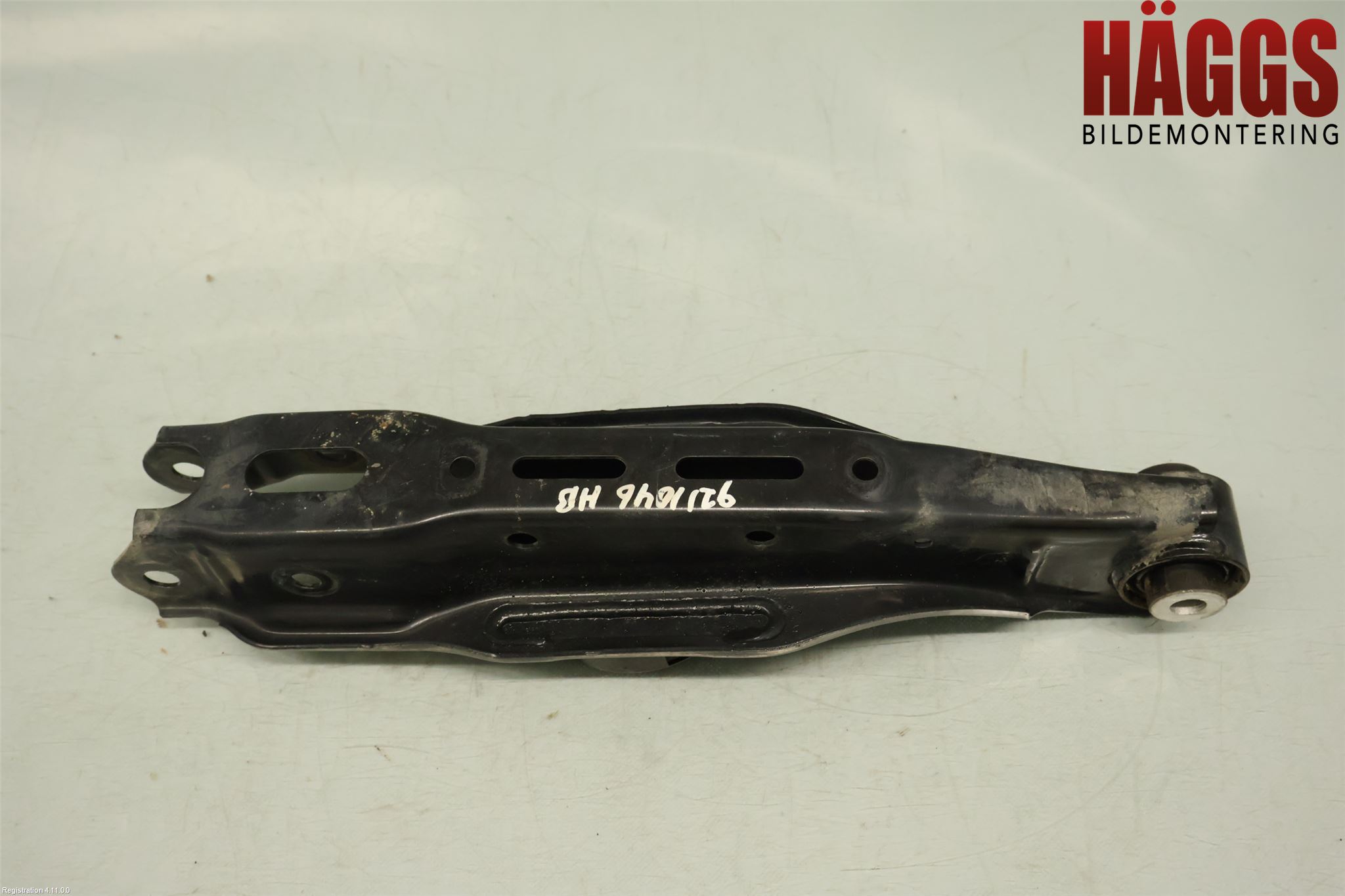 Audi Q4 E-TRON FZ 22- Bärarm Bak Höger