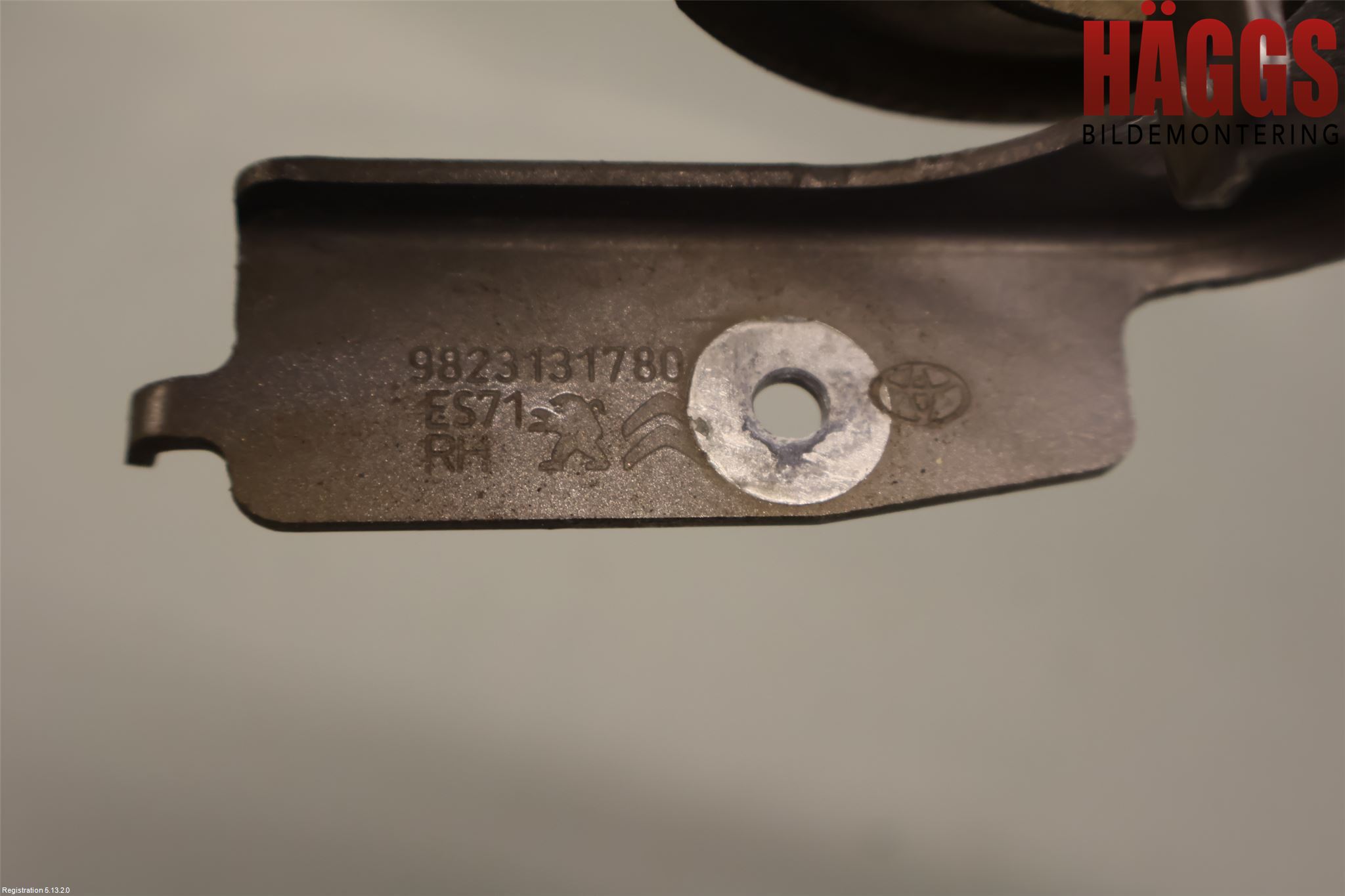 Peugeot EXPERT/E-EXPERT 17- Huvgångjärn