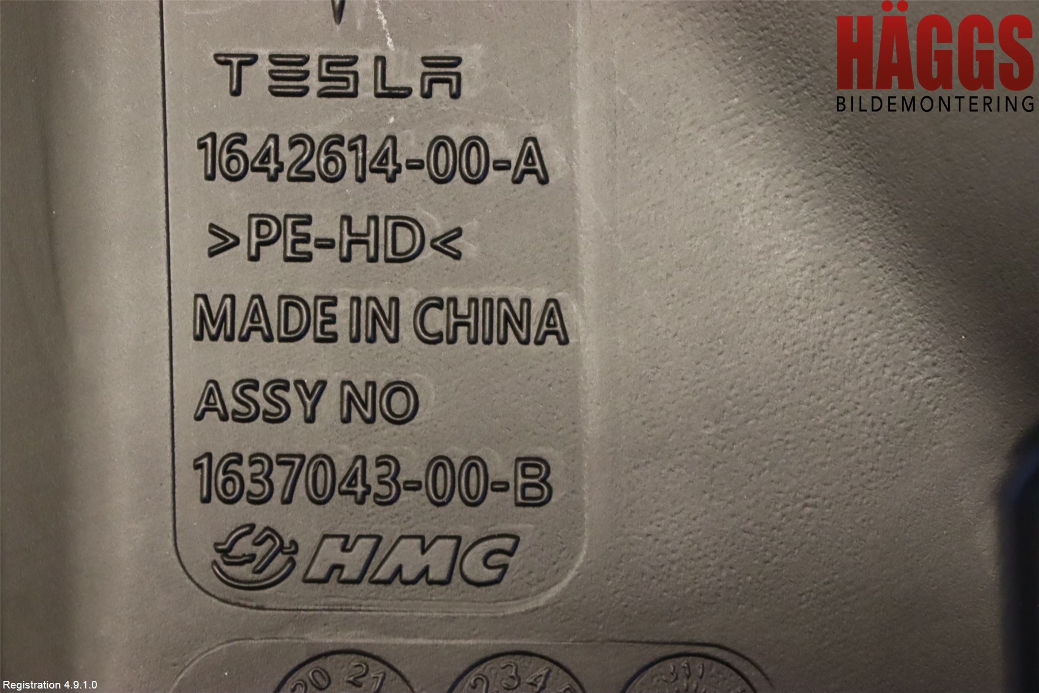 Tesla MODEL 3 17- Spolartank Vindruta