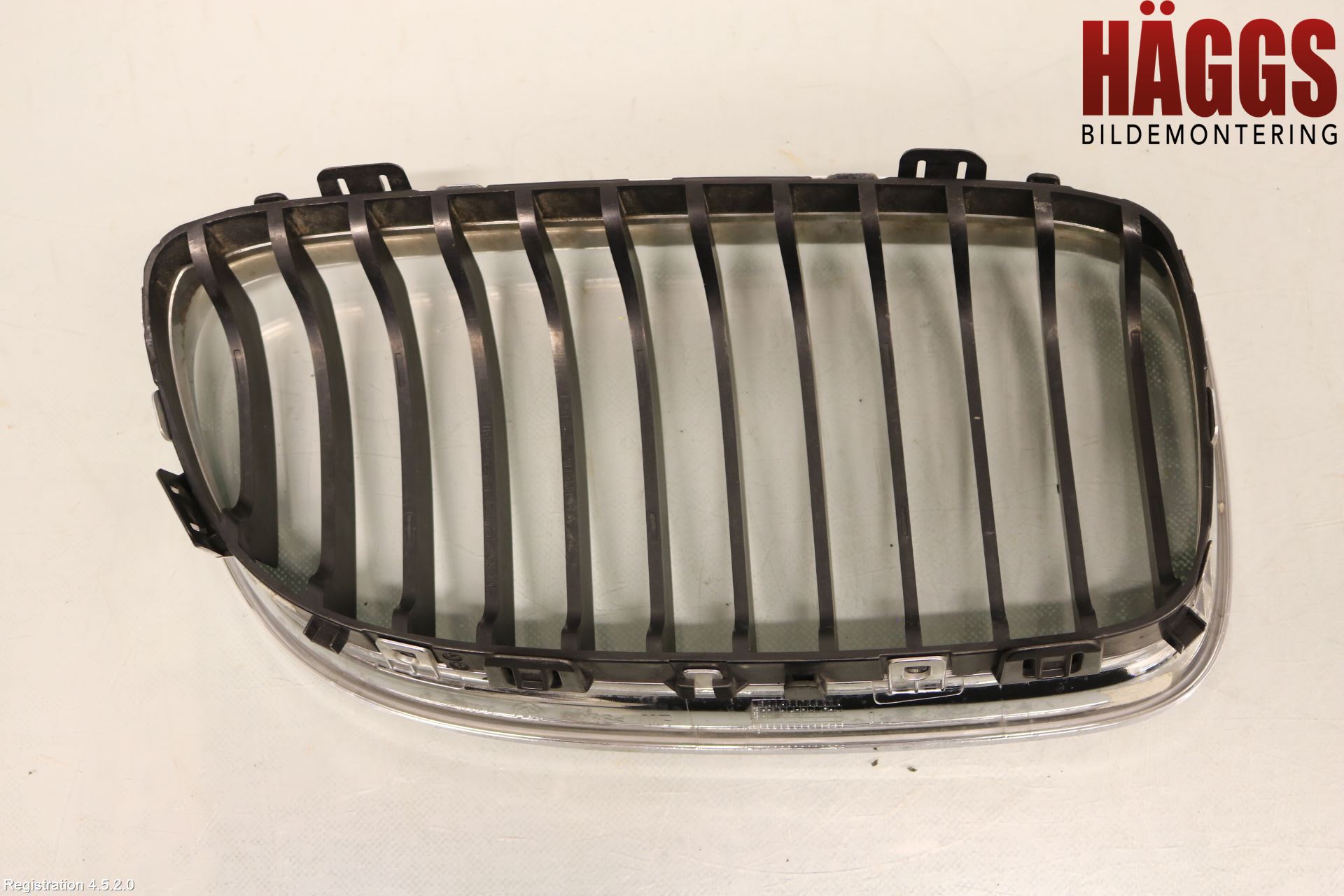BMW 3 E90/91 SED/TOU 05-12 Grilldel Vänster