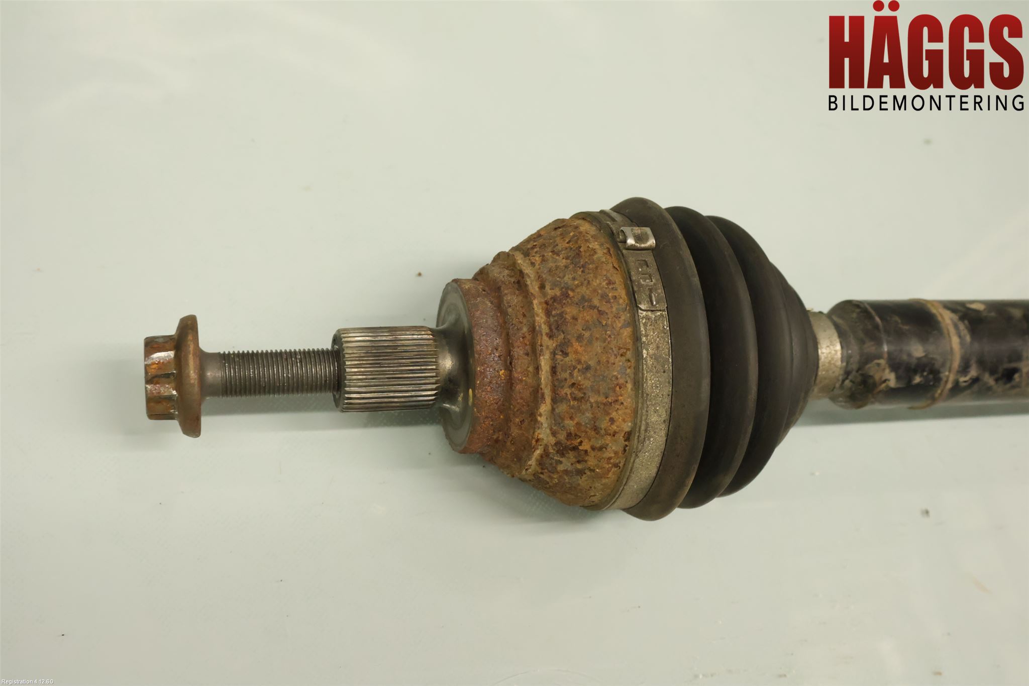 Volkswagen VW PASSAT 15-19 Drivaxel Fram Höger