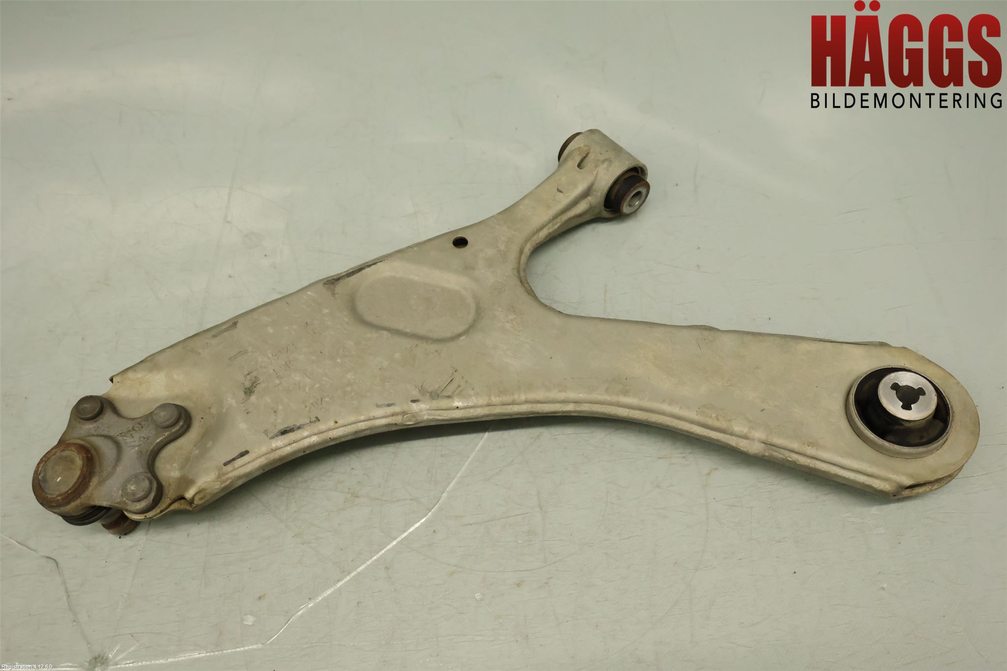 Citroen C4/E-C4 C4X/E-C4X III 21- Bärarm Fram Undre Hö
