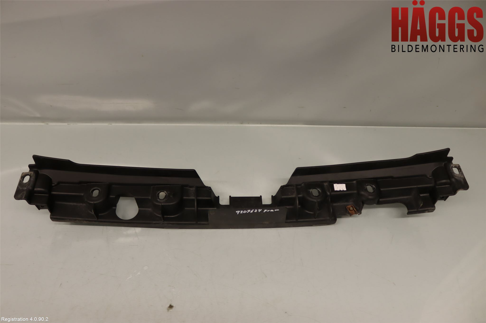 Ford KA 09-16 Front Huvlåsplåt-Balk
