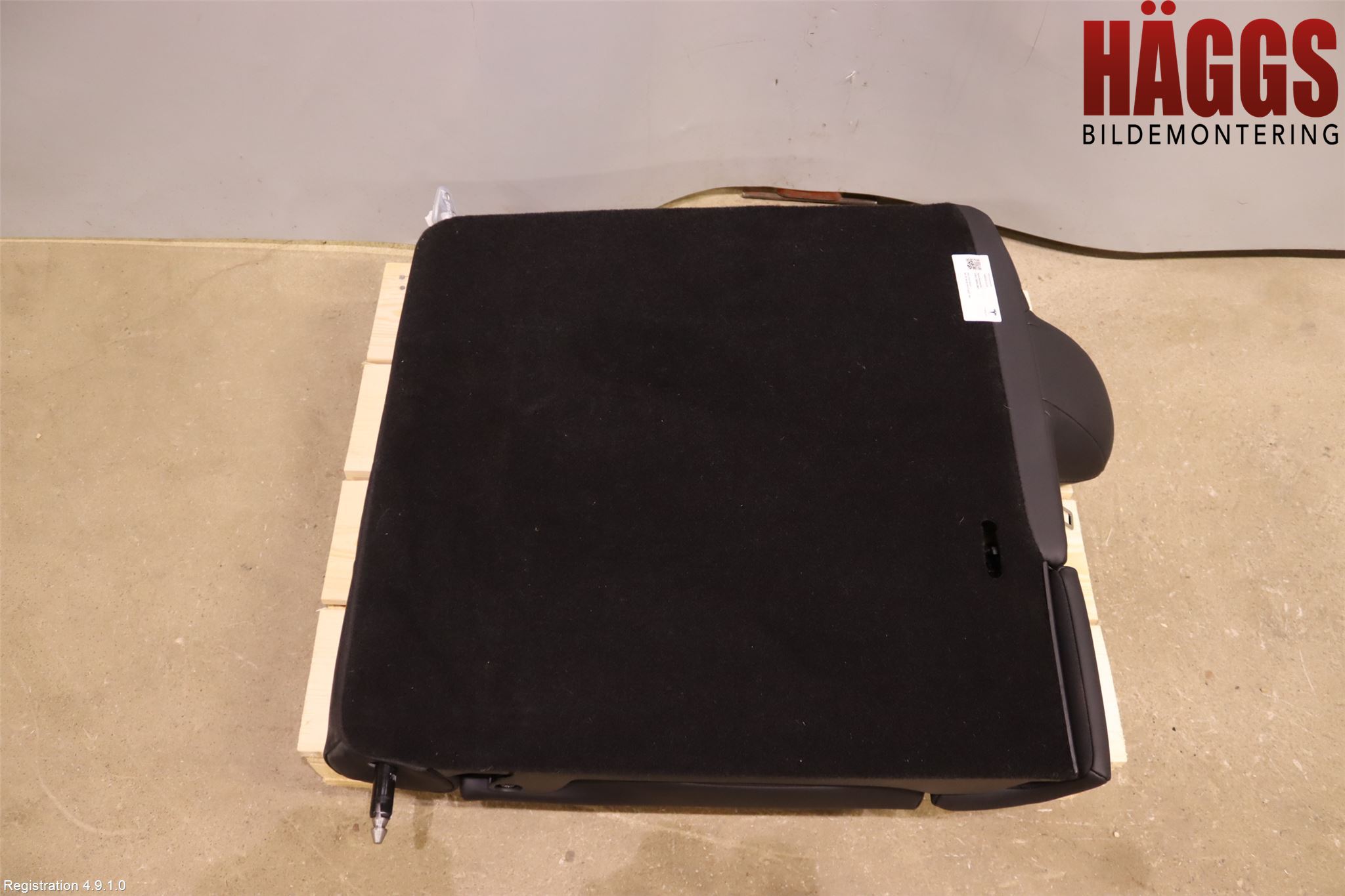 Tesla MODEL 3 17- Inredning Ryggdyna Bak