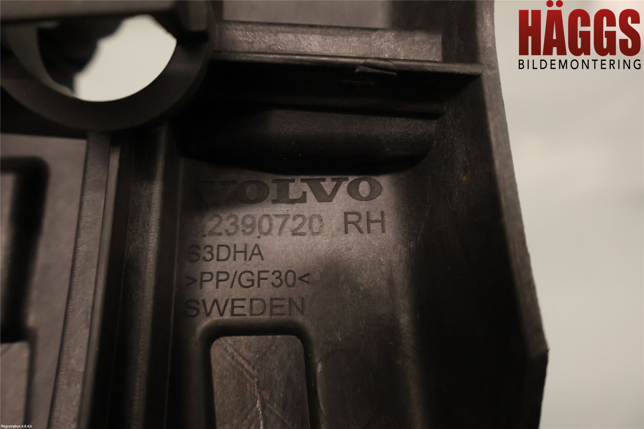 Volvo V60 19- Stötfångarfäste Bak Hö