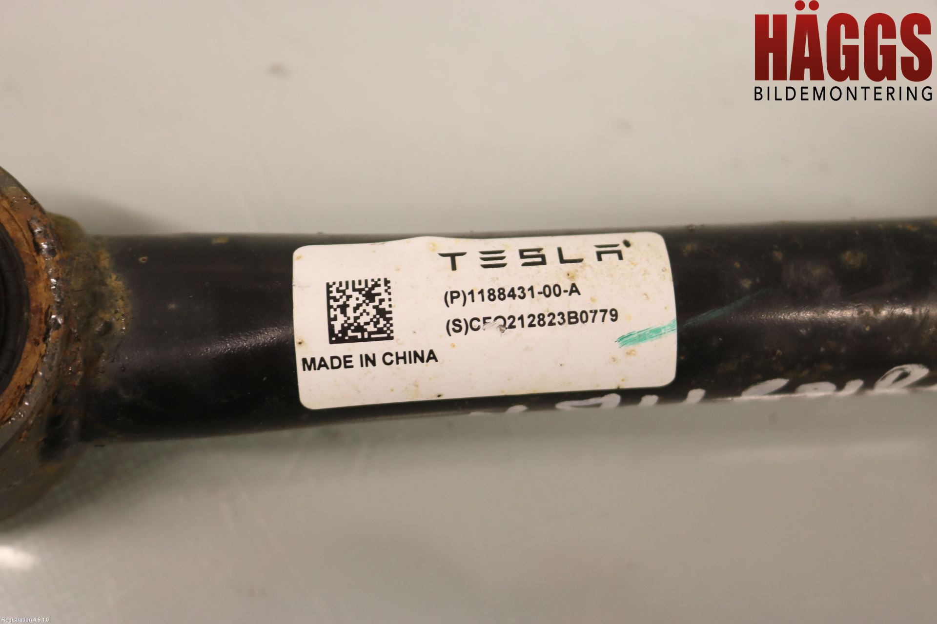 Tesla MODEL Y 21- Bärarm Bak Höger