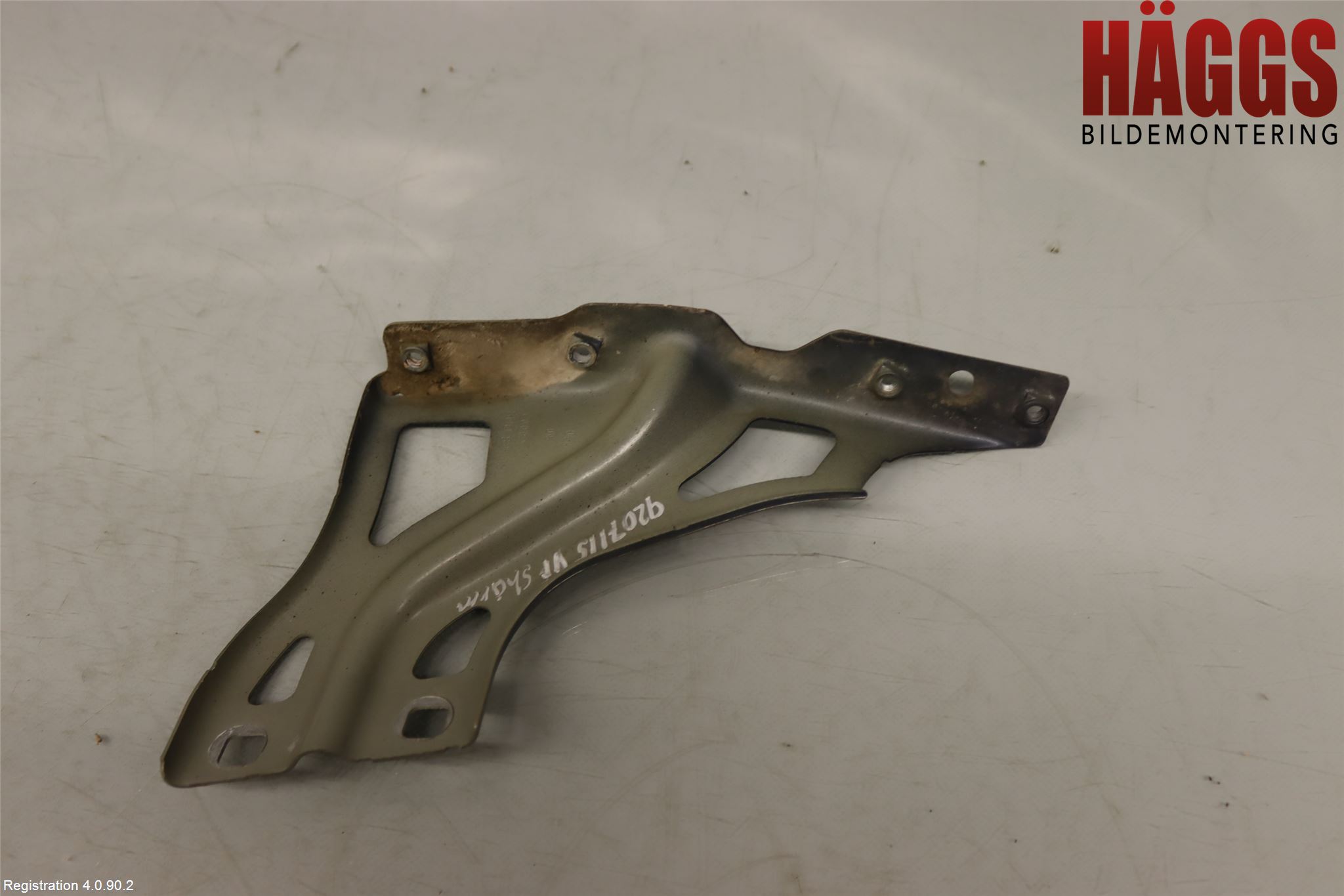 Audi Q3 8U 12-18 Skärmfäste Fram Vä