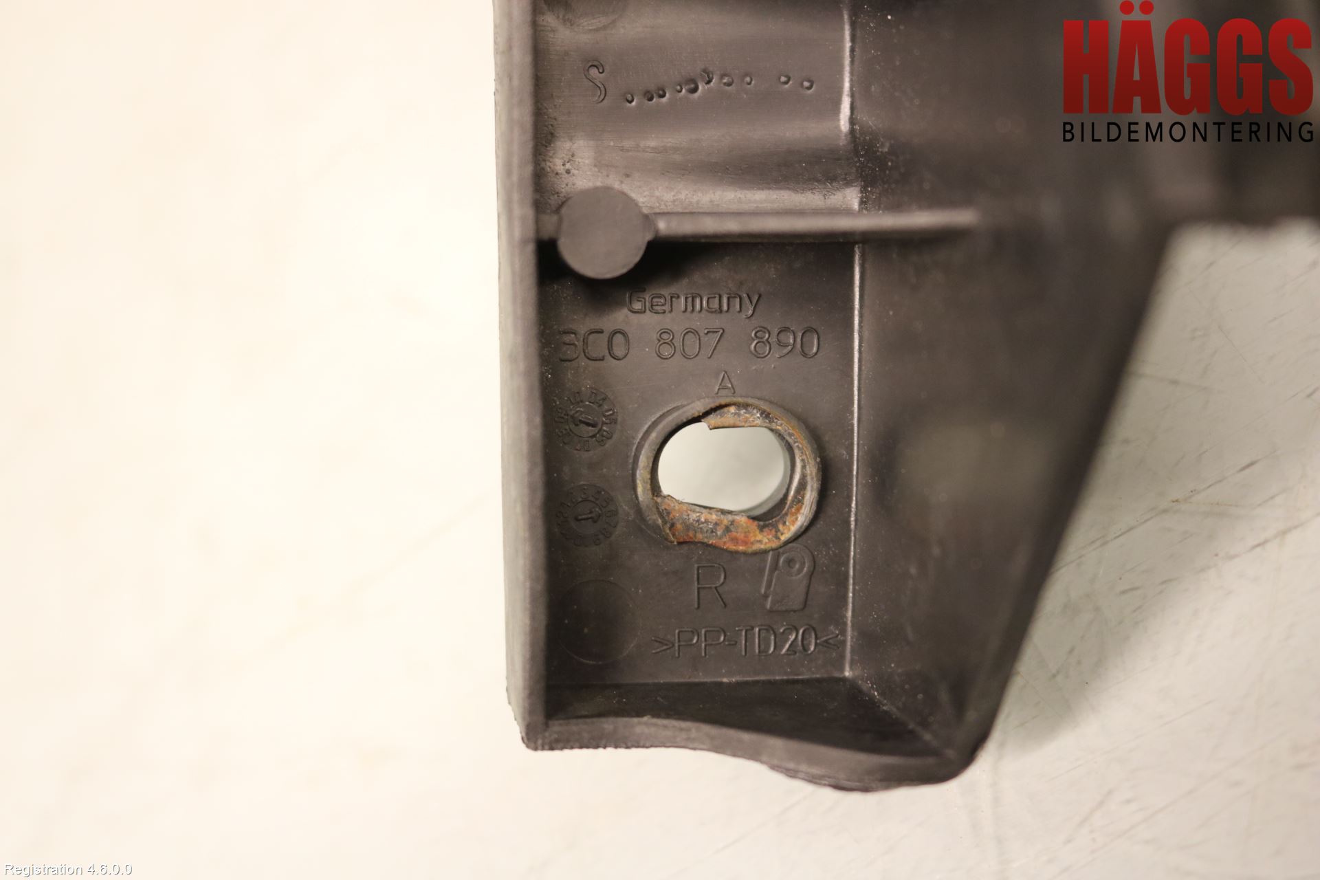 Volkswagen VW PASSAT 05-11 Stötfångarfäste Fram Hö