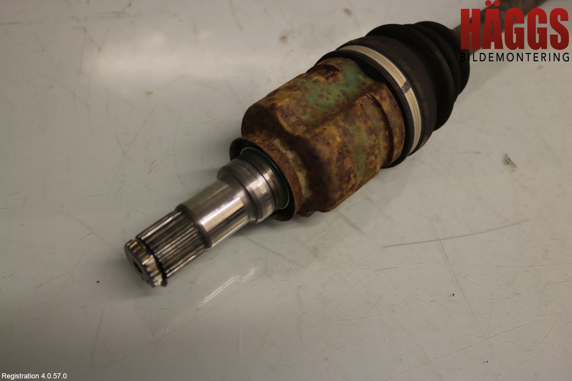 Toyota iQ Drivaxel Fram Höger