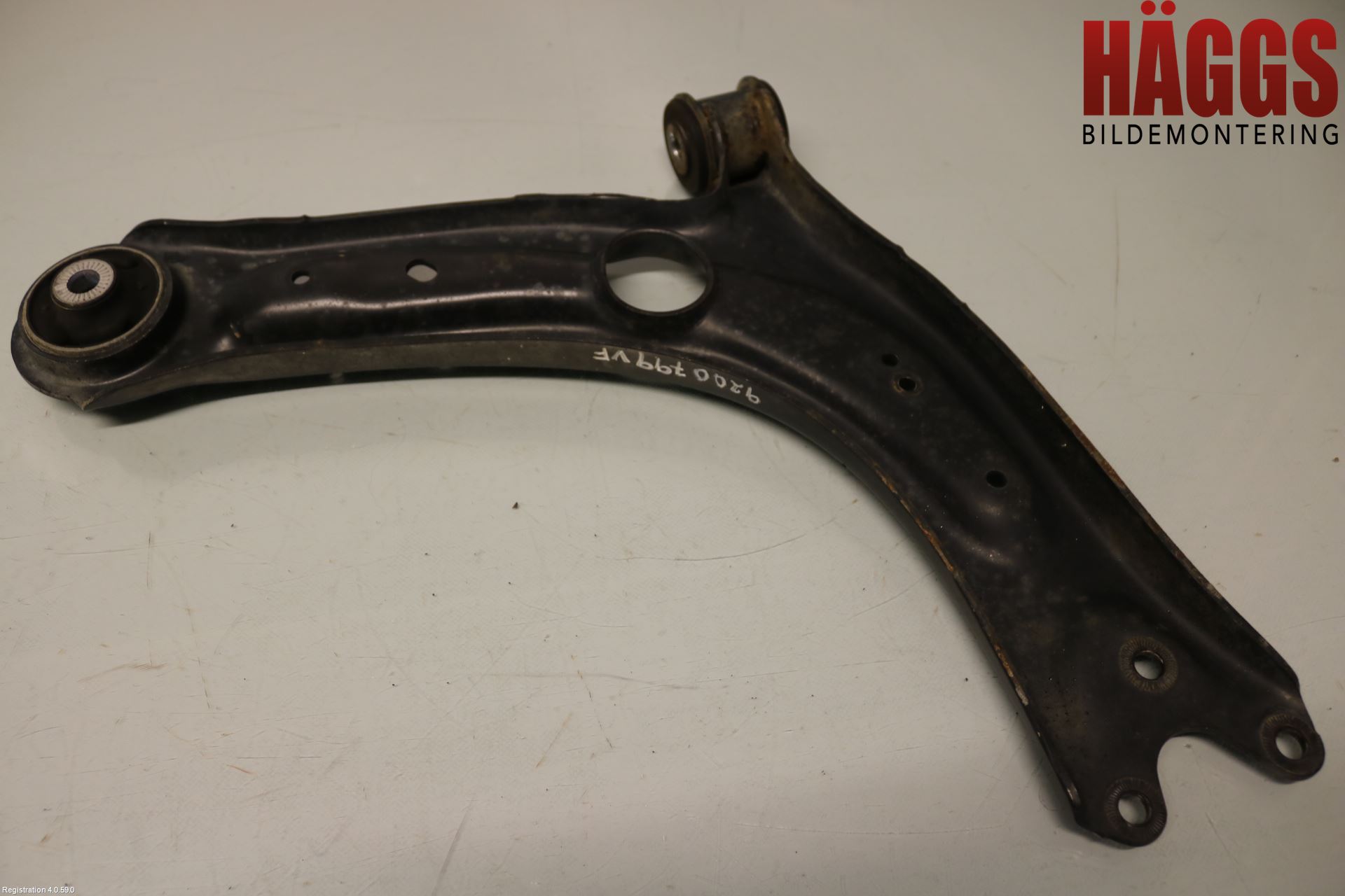 Volkswagen VW TOURAN 16- Bärarm Fram Undre Vä