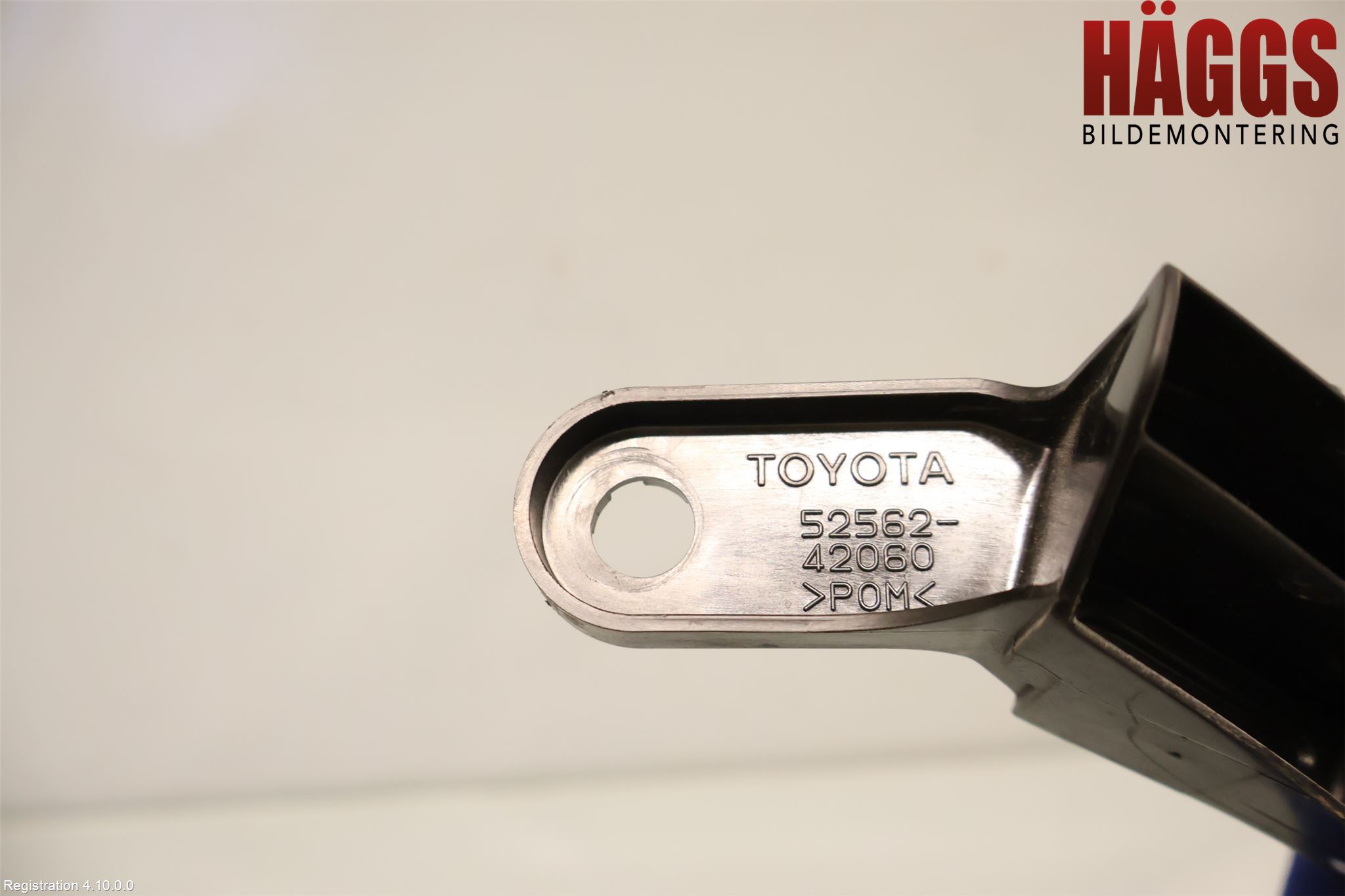 Toyota RAV4 19- Stötfångarfäste Bak Hö