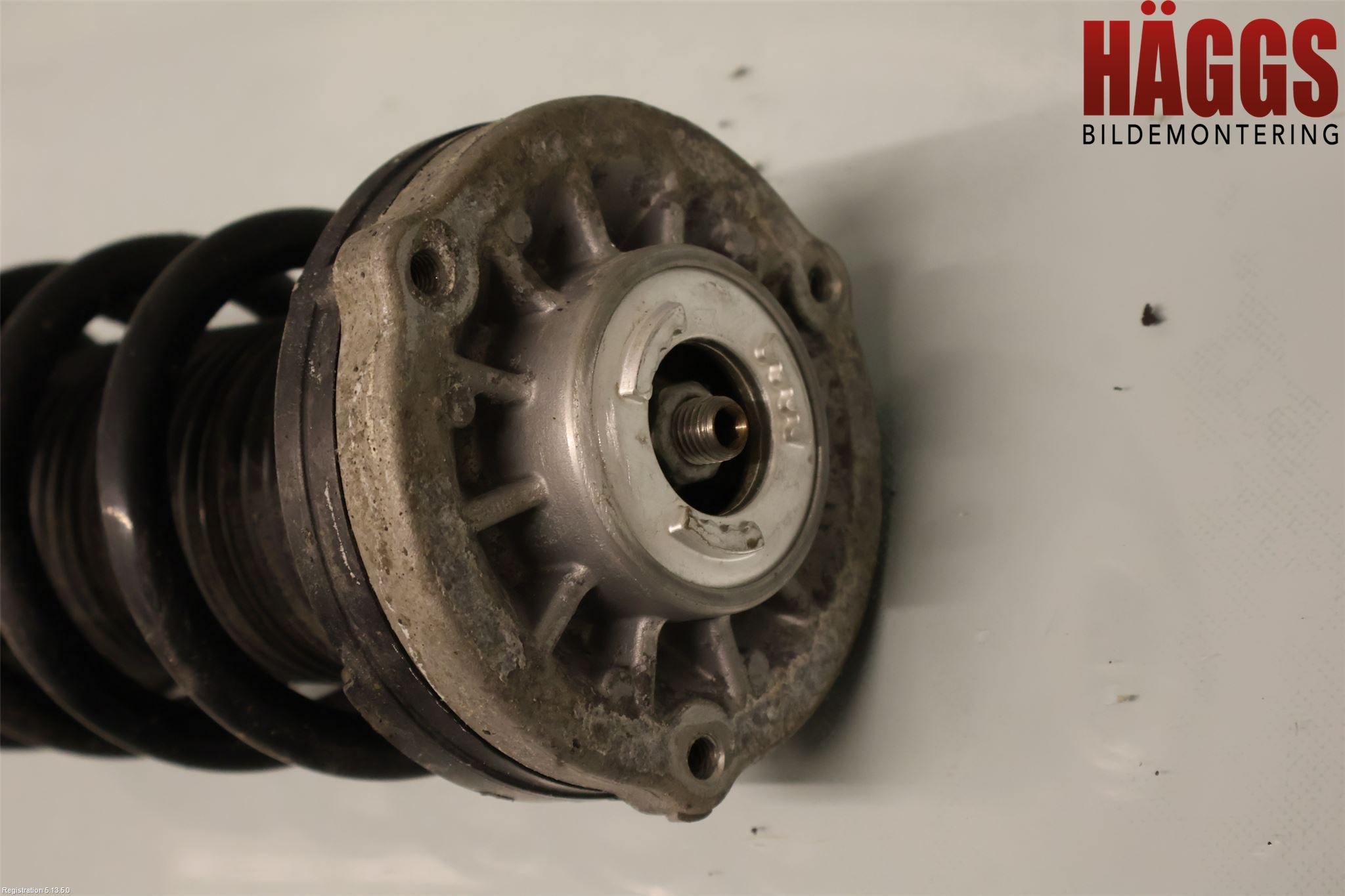 BMW 5 G30/G31/F90 17-23 Fjäderben Fram Vänster