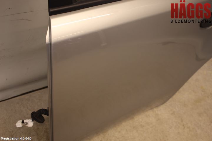 Nissan NOTE E11 06-14 Dörr Bak Vänster