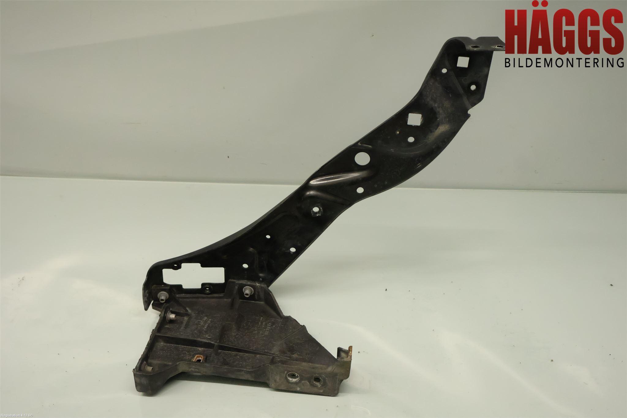 Mercedes-Benz MB E-KLASS (W212) 09-16 Frontplåt