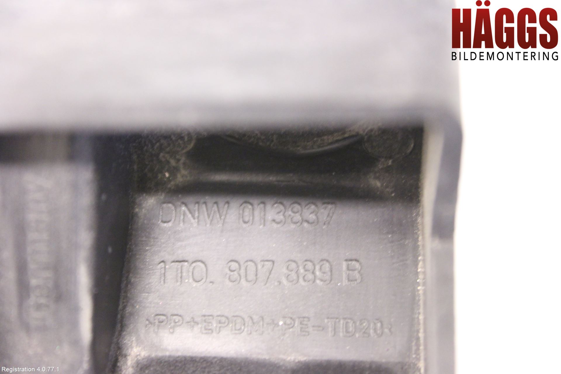 Volkswagen VW CADDY      04-10 Stötfångarfäste Fram Vä