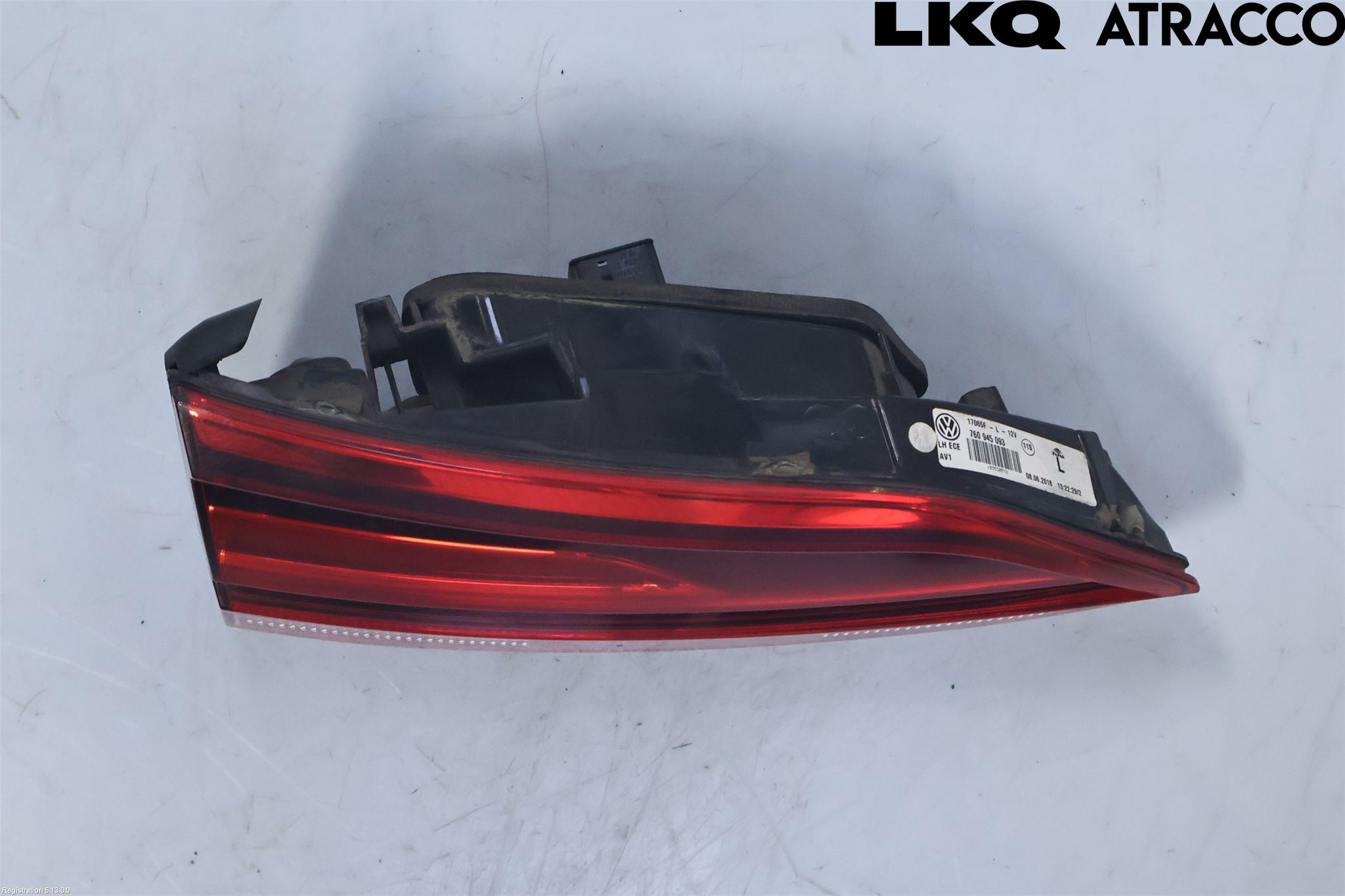 Volkswagen VW TOUAREG CR 18- Bakljus Lucka Vä