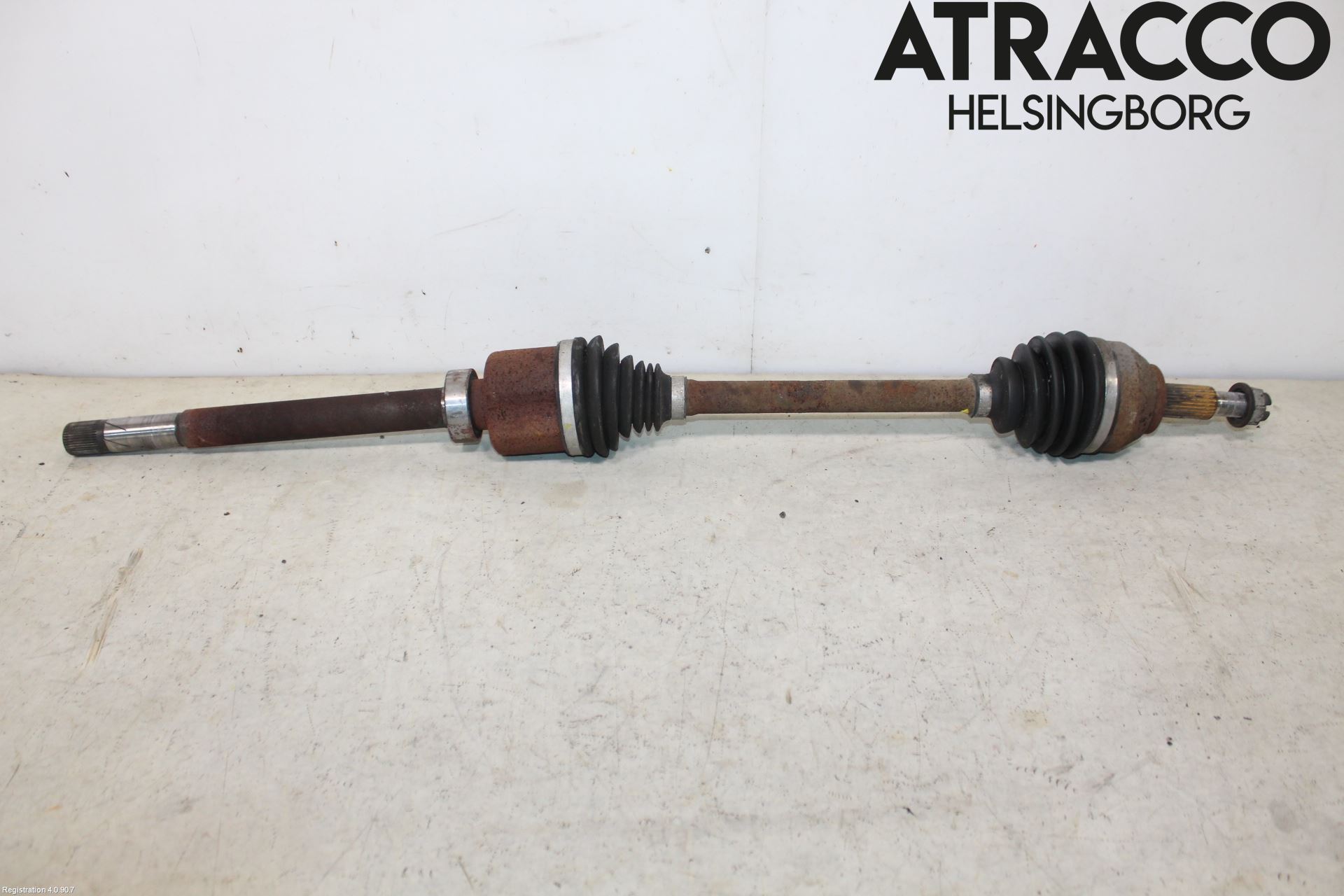 Nissan NV300 16-22 Drivaxel Fram Höger