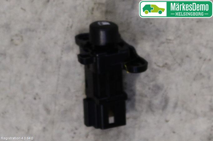 Mitsubishi OUTLANDER 13-21 Strömställare Tanklucka