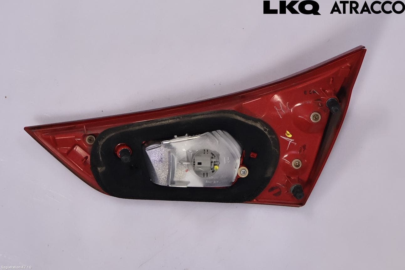 Toyota AURIS 13-19 Bakljus Lucka Vä