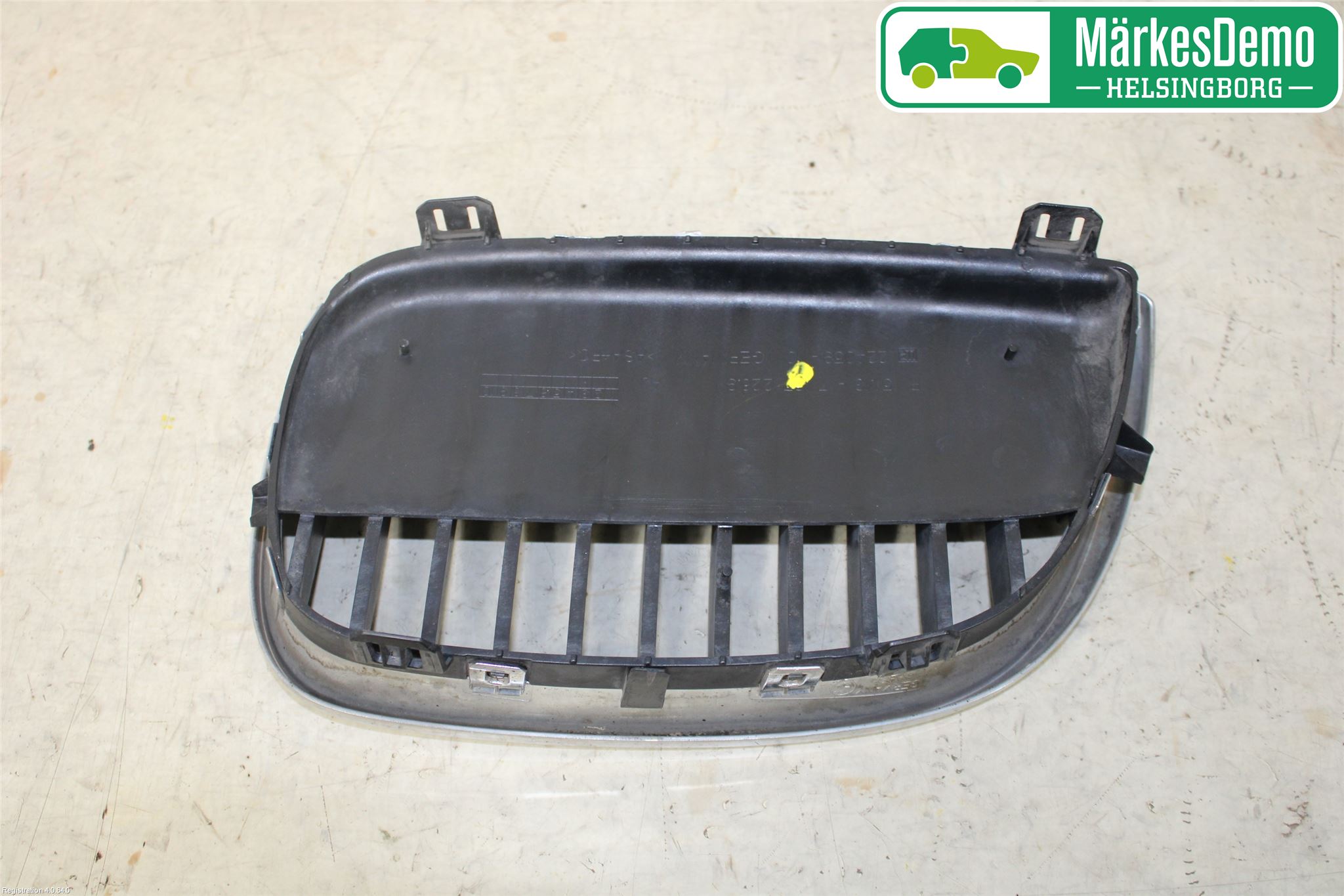 BMW 1 E87/81 5D/3D 03-11 Grilldel Höger