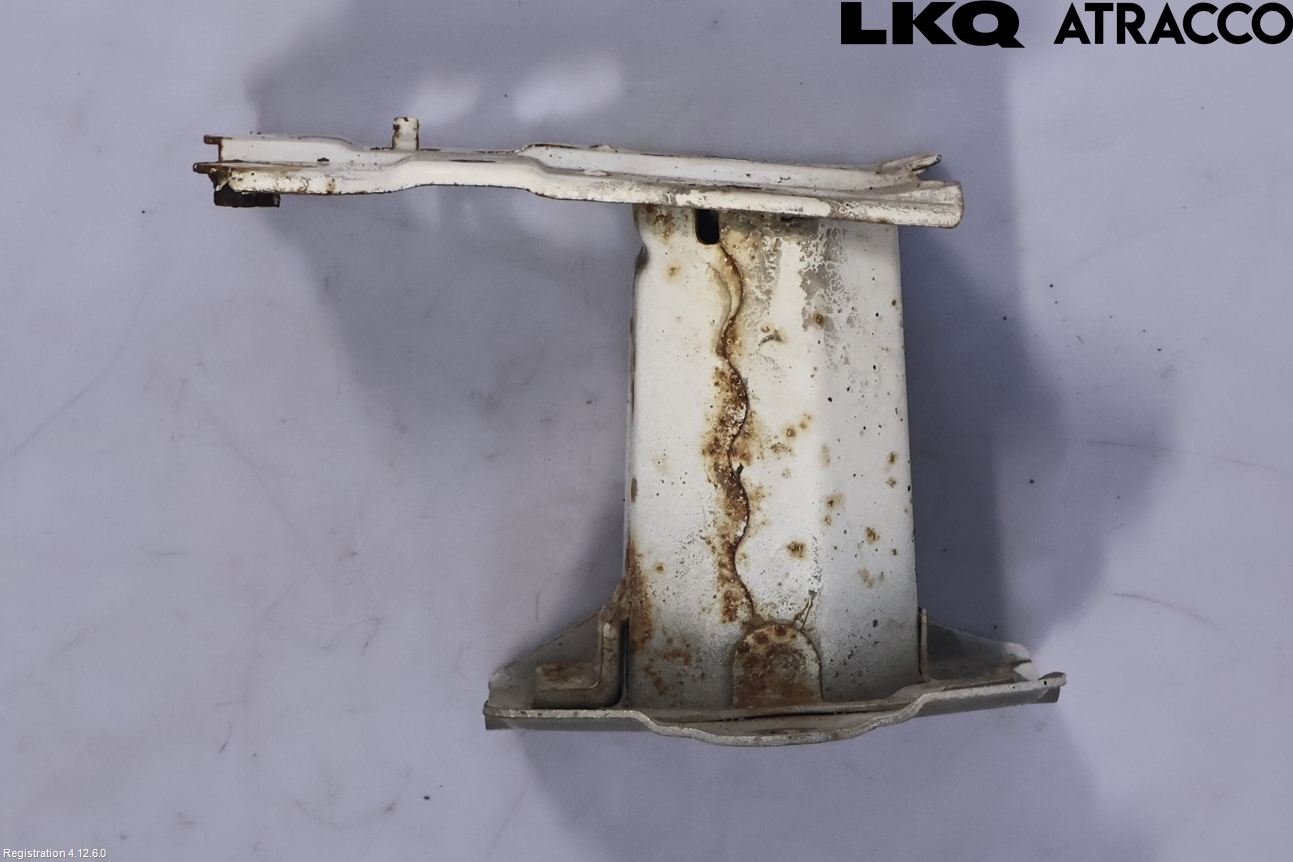 Toyota VERSO 09-18 Stötfångarbärjärn Bak