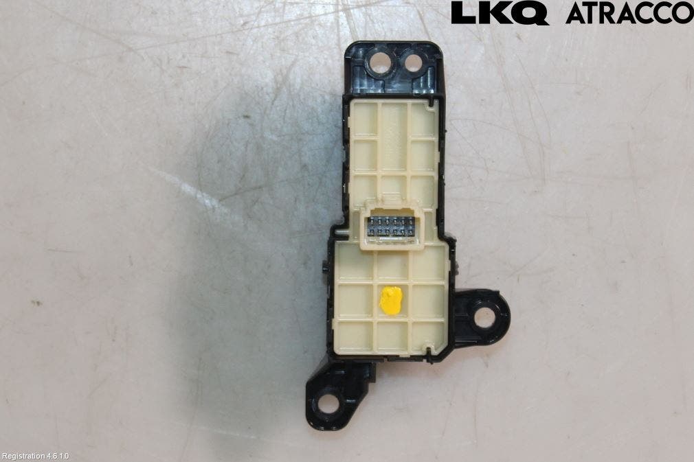 Toyota YARIS XP21 20- Strömställare Parkeringsbroms