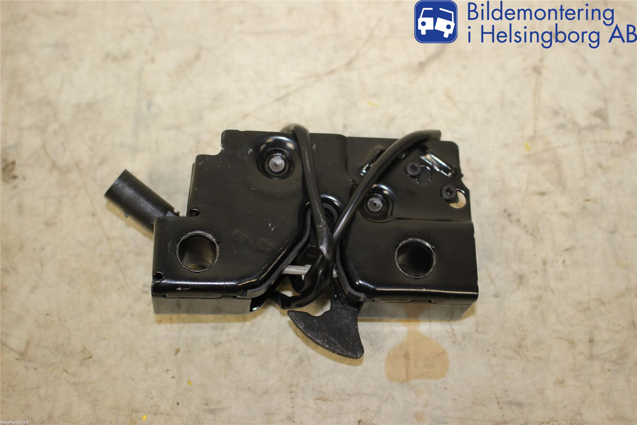 Volkswagen VW POLO 10-17 Huvlås