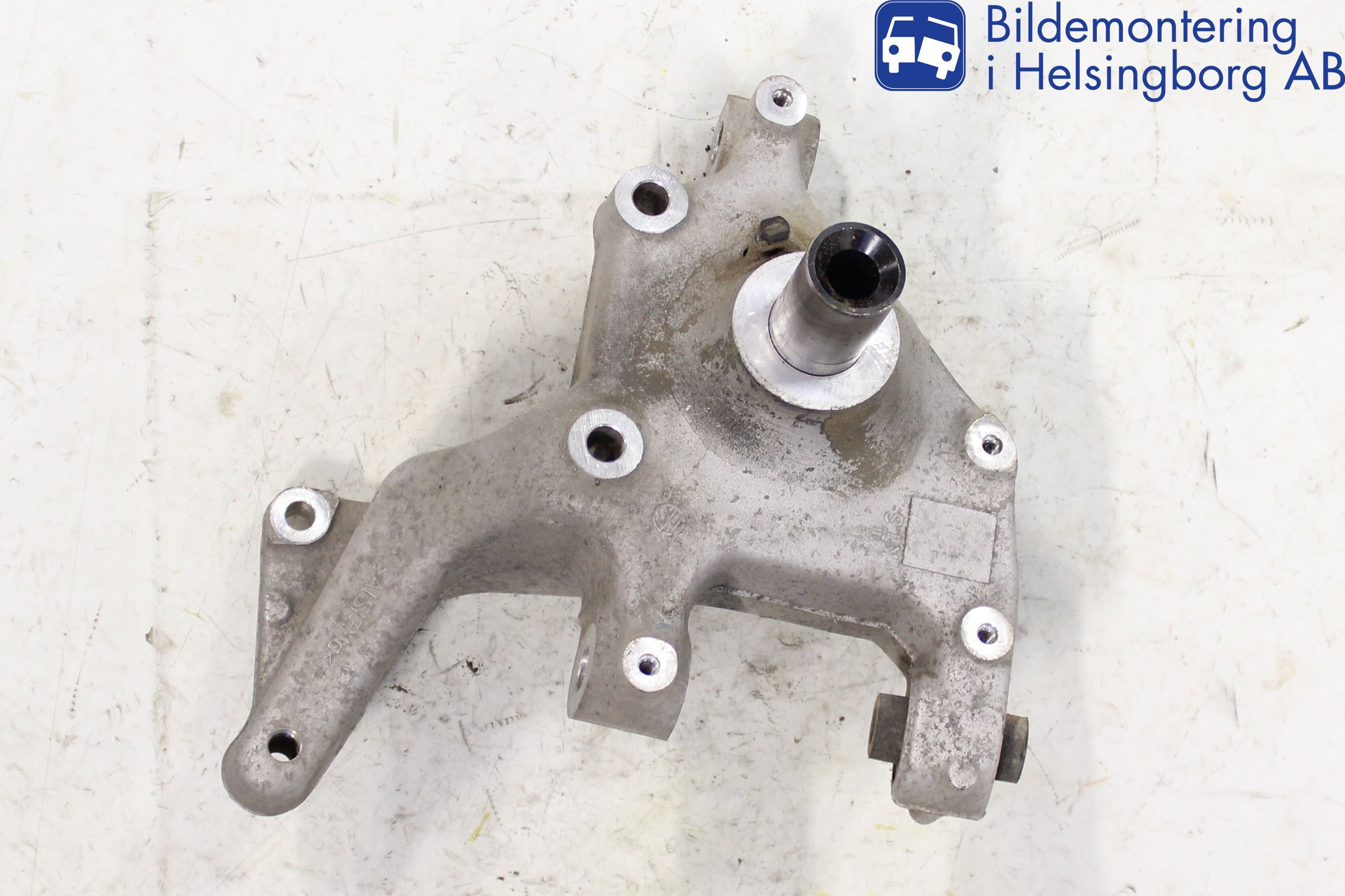 Audi Q3 8U 12-18 Hjullagerhus-Spindel Vä B